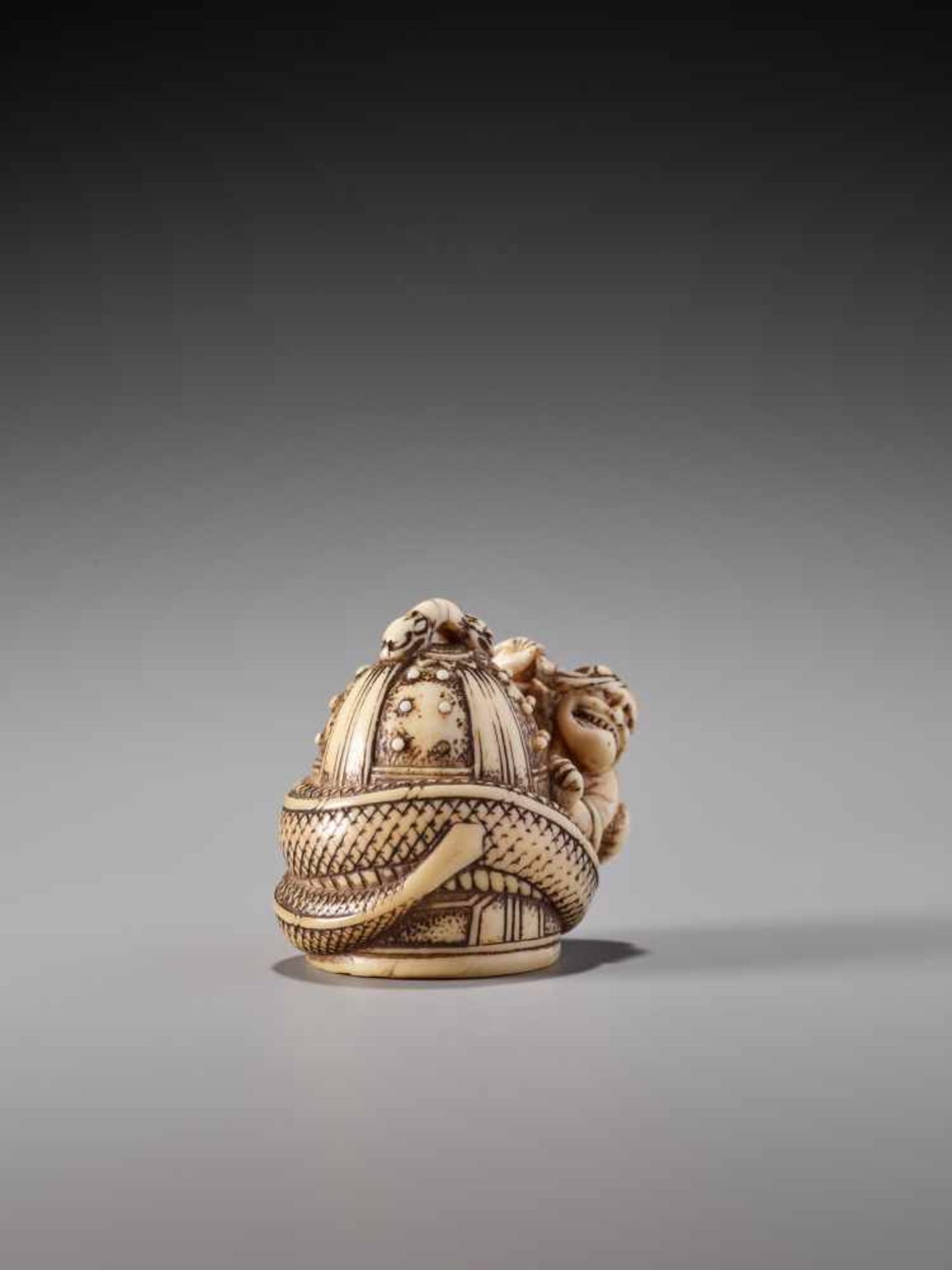 A VERY RARE IVORY NETSUKE OF KIYOHIME WRAPPED AROUND THE TEMPLE BELL IN DOJO-JI BY TOMOKOTOIvory - Image 6 of 10