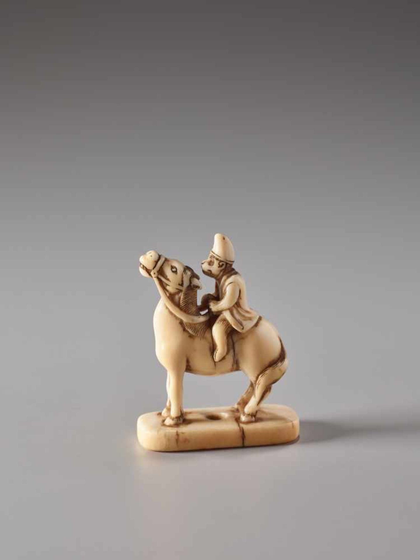 AN IVORY NETSUKE OF A MONKEY ON A HORSEIvory netsukeJapan19th century, Edo period (1615-1868)The - Image 2 of 6