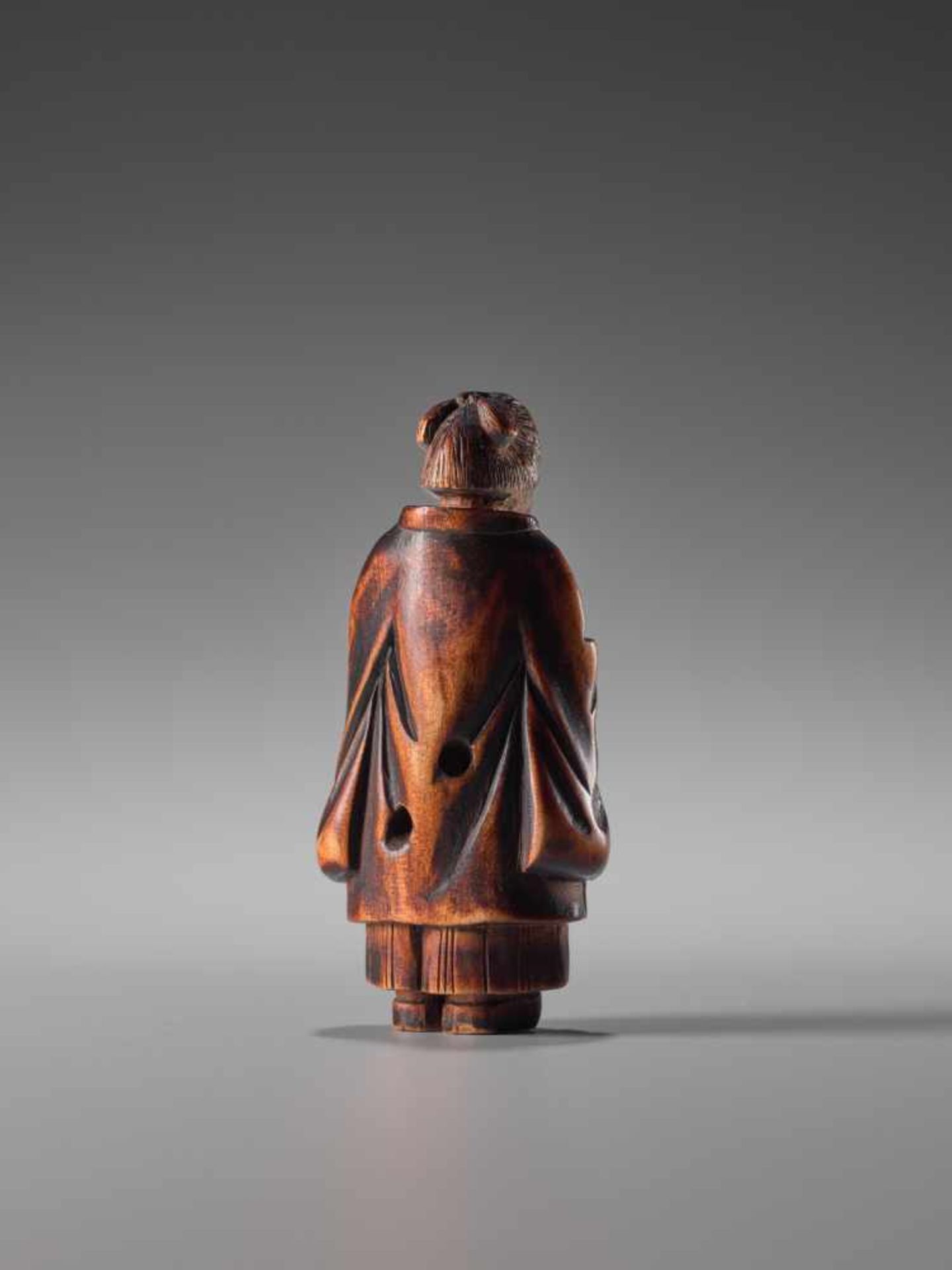 A WOOD NETSUKE OF A LADY WITH BOOK AND UMBRELLAWood netsukeJapan1st half of 19th century, Edo period - Image 4 of 6