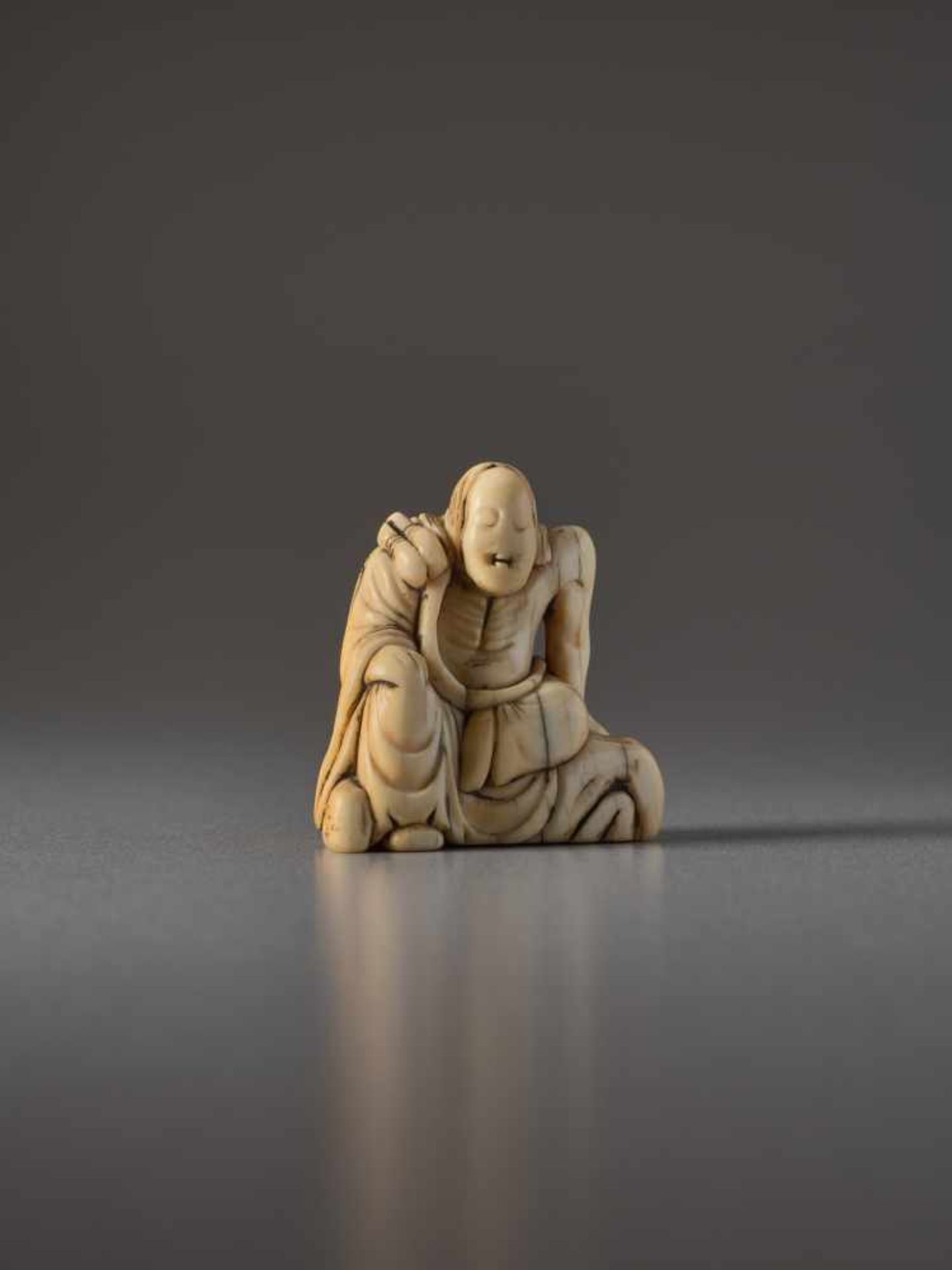 AN IVORY NETSUKE OF AN IMMORTAL ON A ROCKIvory netsukeJapan18th century, Edo period (1615-1868)Large - Image 2 of 4