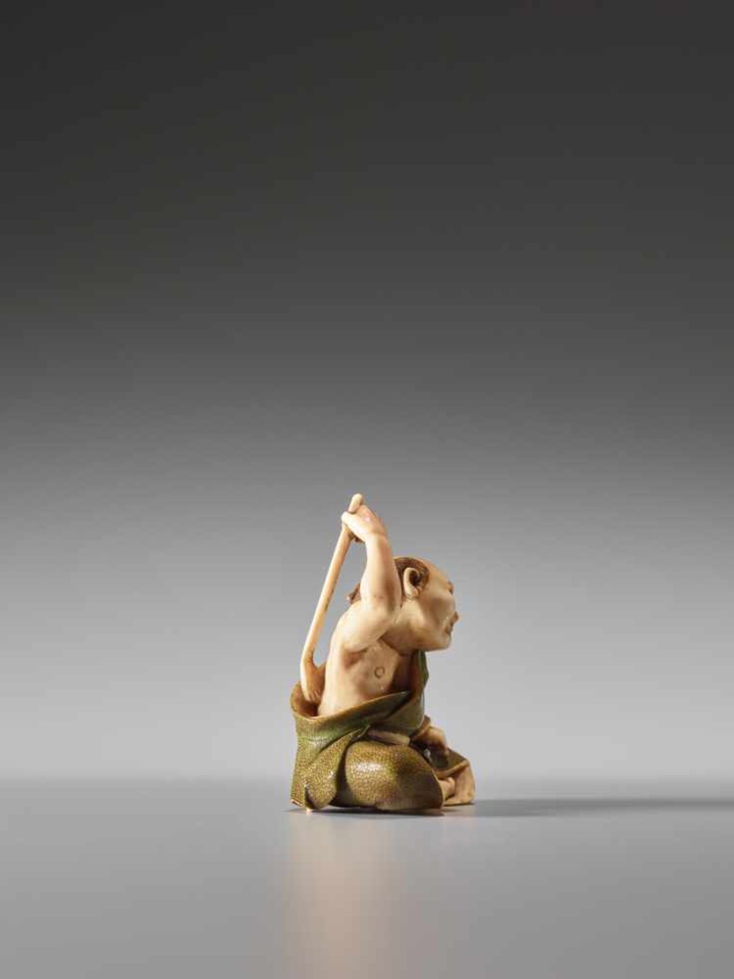 A FINE TOKYO SCHOOL IVORY NETSUKE OF A MAN SCRATCHING HIS BACK BY TOMOYUKIIvory netsuke with - Image 5 of 7