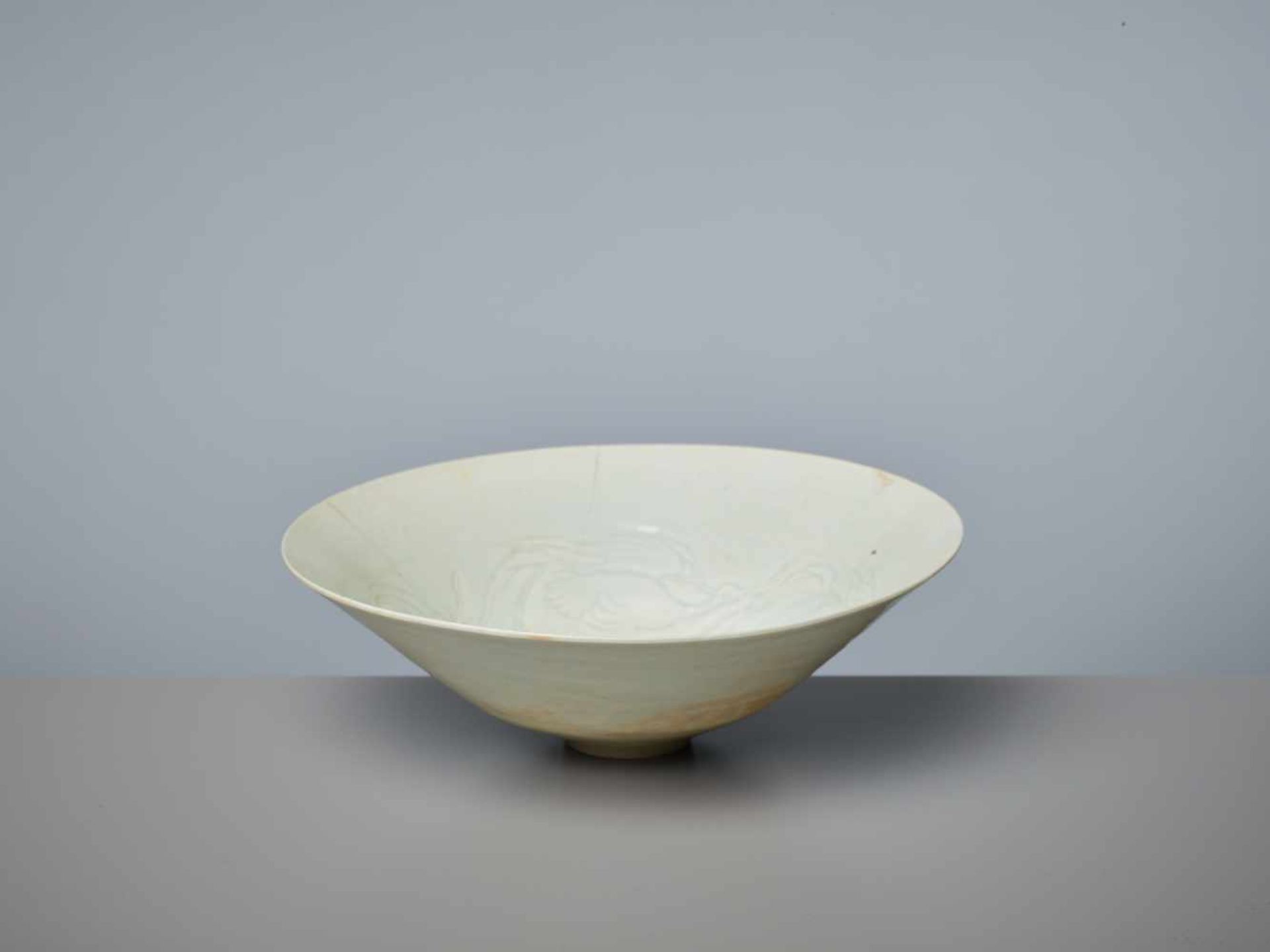 A CARVED QINGBAI BOWL, NORTHERN SONG DYNASTYThe thinly potted conical body with steep sides rising - Image 5 of 7