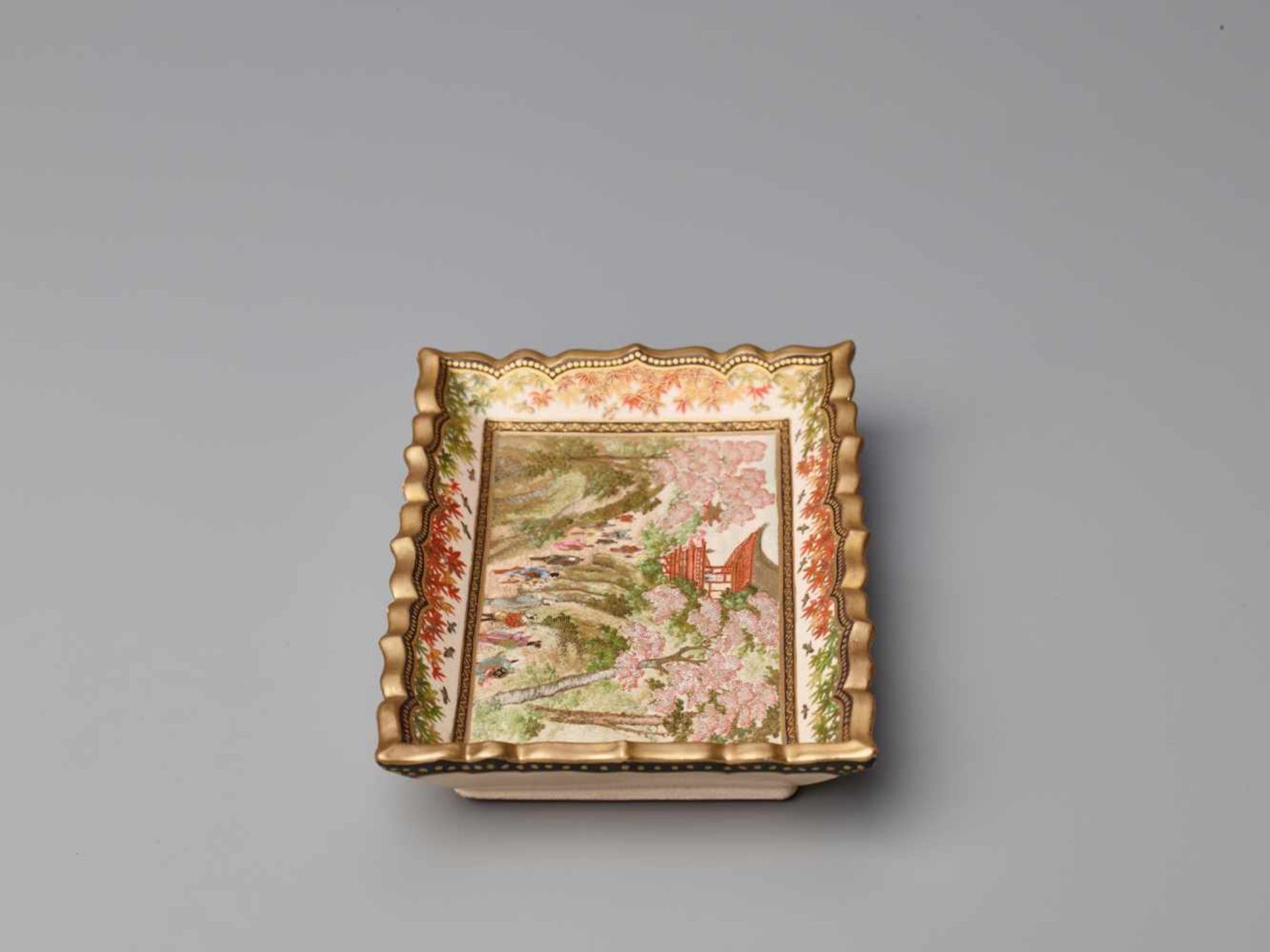 A FINE SATSUMA TRAY BY SENZANSatsuma ceramicJapan, late 19th century, Meiji period (1868-1912)The - Image 11 of 11