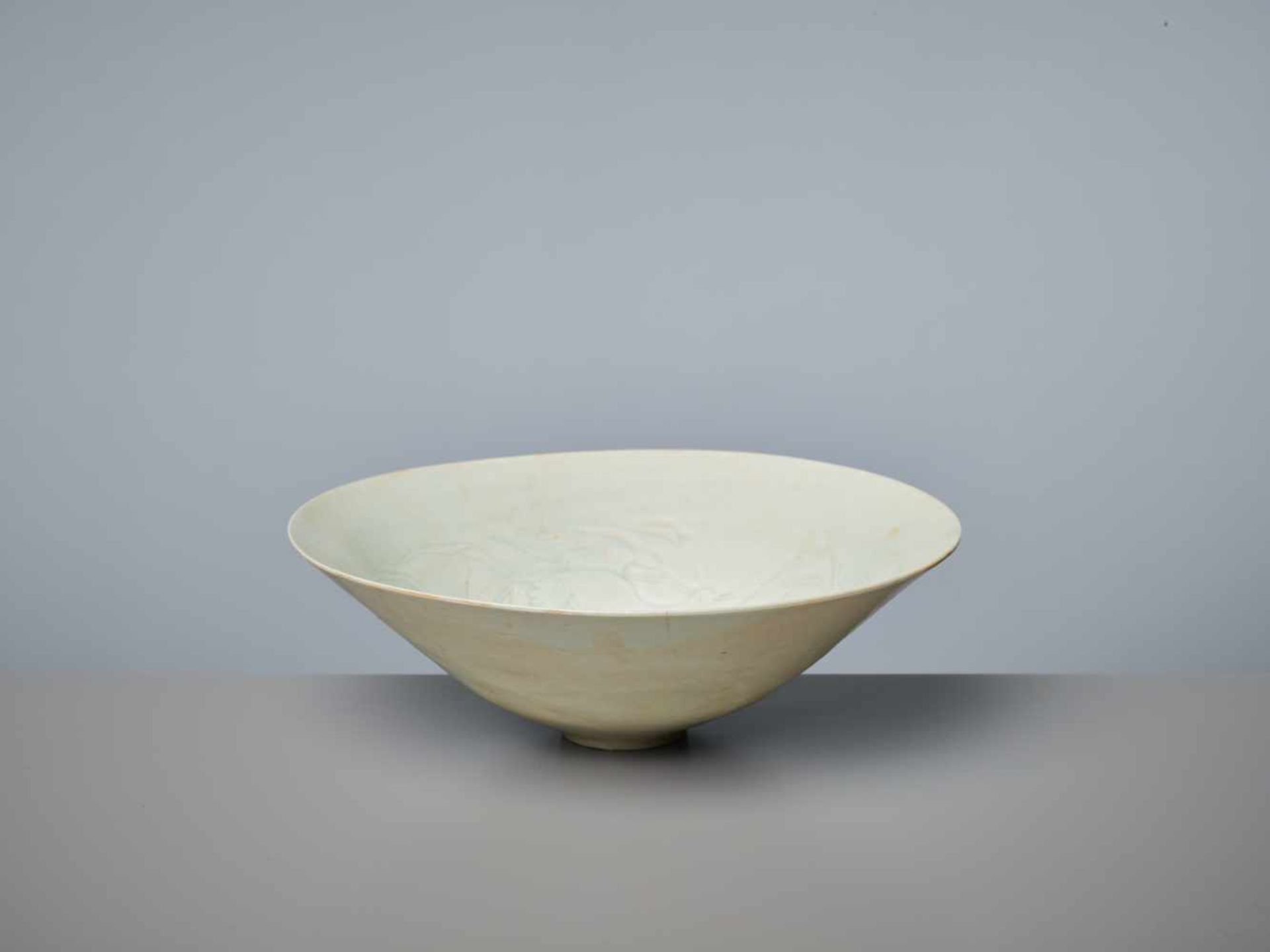 A CARVED QINGBAI BOWL, NORTHERN SONG DYNASTYThe thinly potted conical body with steep sides rising - Image 3 of 7
