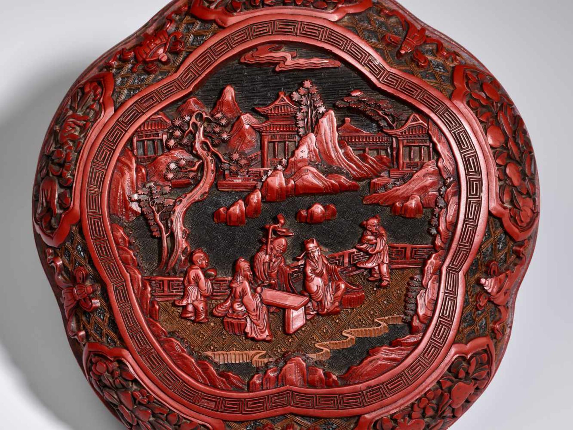 A VERY RARE CARVED THREE-COLOR LACQUER LOBED BOX AND COVER, QIANLONG Carved lacquer in high relief - Image 8 of 14