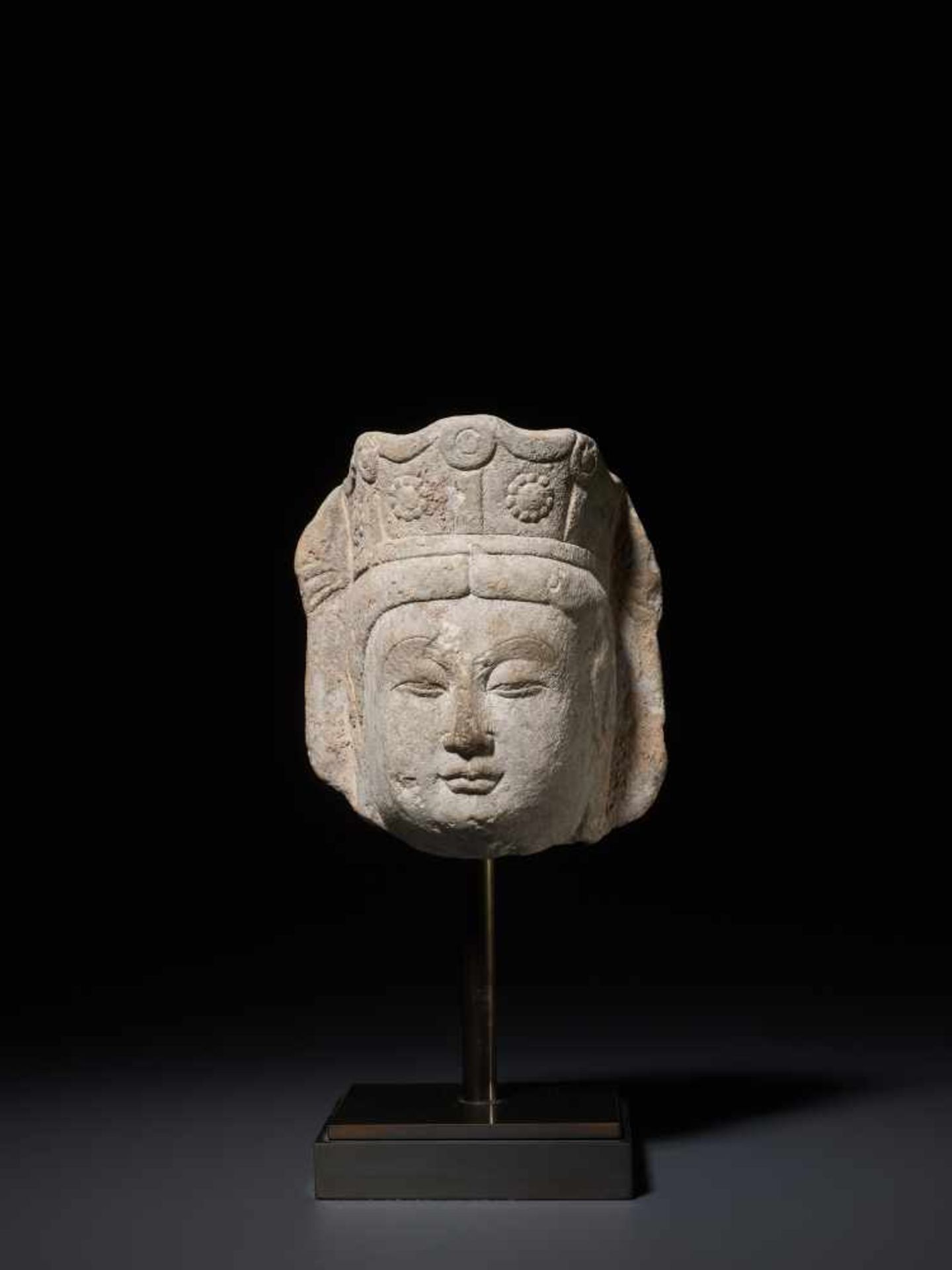 A SONG - YUAN DYNASTY SCHIST HEAD OF CROWNED GUANYIN Schist, comes with modern metal standChina,