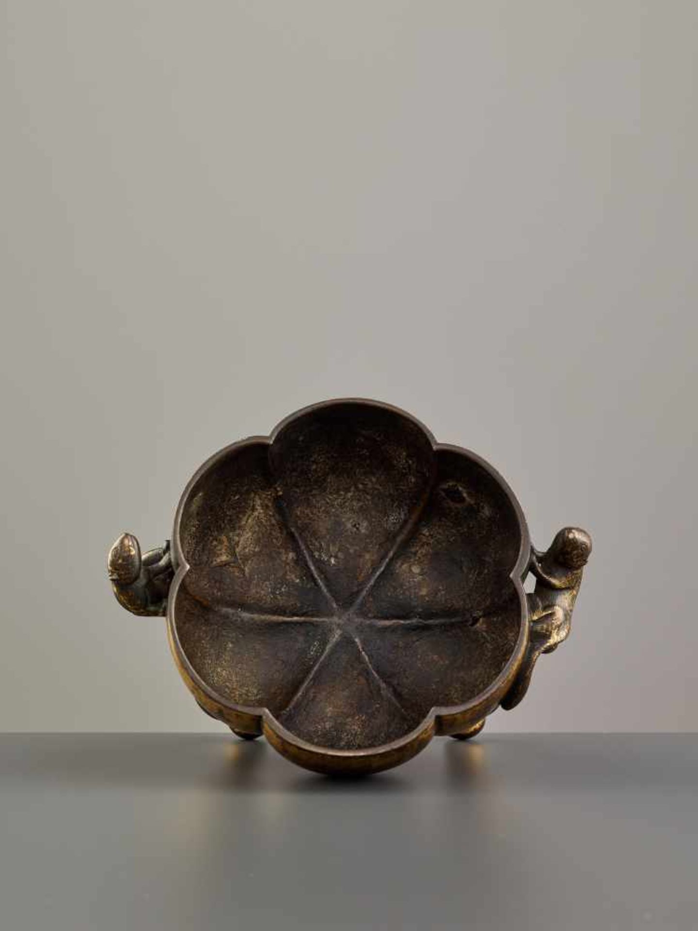 A PARCEL GILT TRIPOD CENSER WITH MONGOOSES, MING DYNASTY Parcel gilt copper bronze alloy, cast and - Image 6 of 9