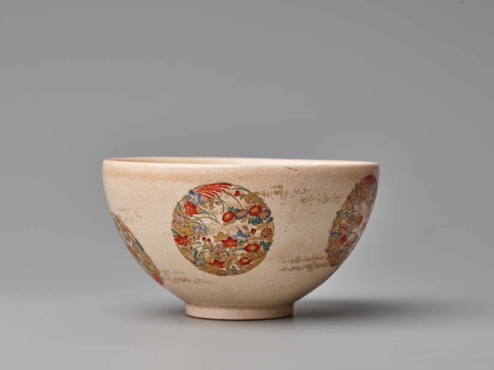 A JAPANESE SATSUMA BOWL WITH FLOWER CRESTSSatsuma ceramicJapan, late 19th century, Meiji period ( - Image 4 of 8