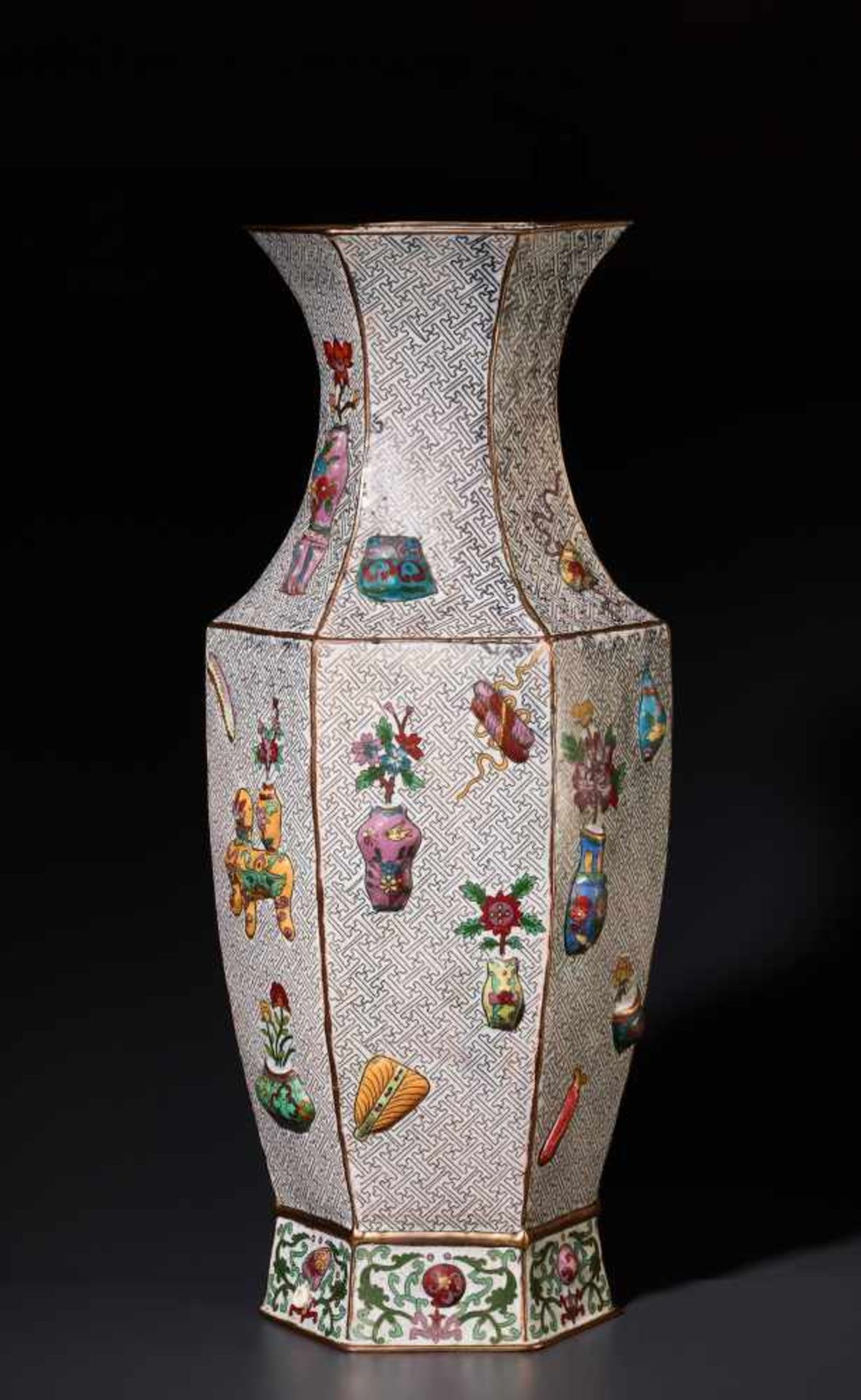 A LARGE MOLDED CLOISONNE FLOOR VASE WITH LITERATI TREASURES, QING DYNASTY Cloisonné enamel on - Image 5 of 8