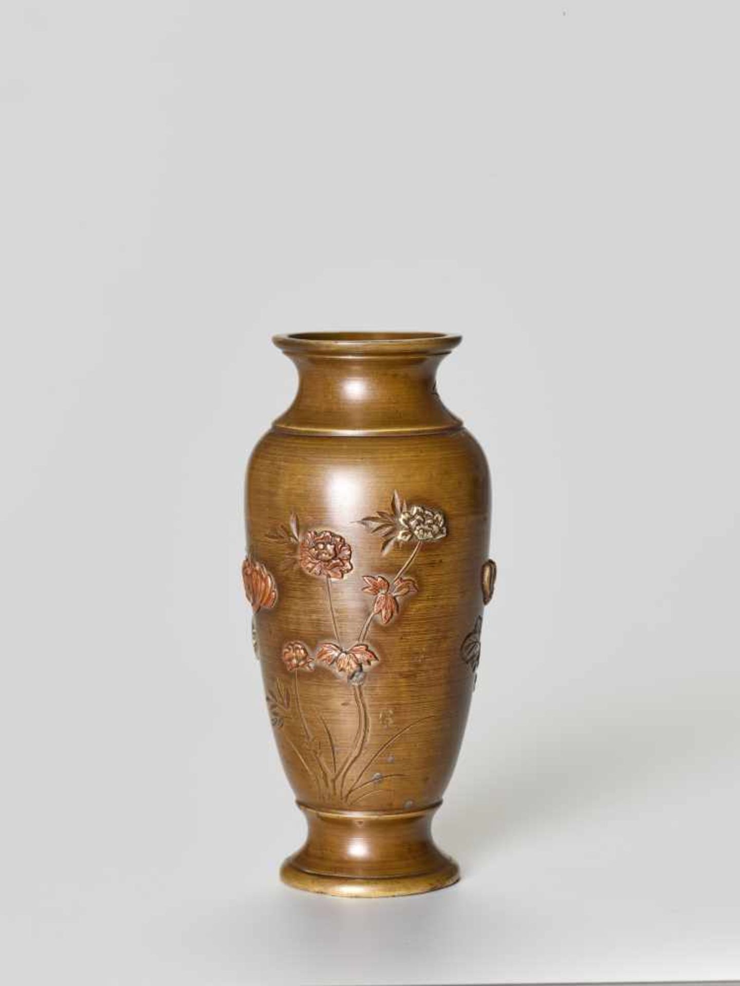 A SMALL MIXED METAL VASE WITH BIRDS AND FLOWERSSentoku with shibuichi and silver inlayJapan, late - Image 5 of 8