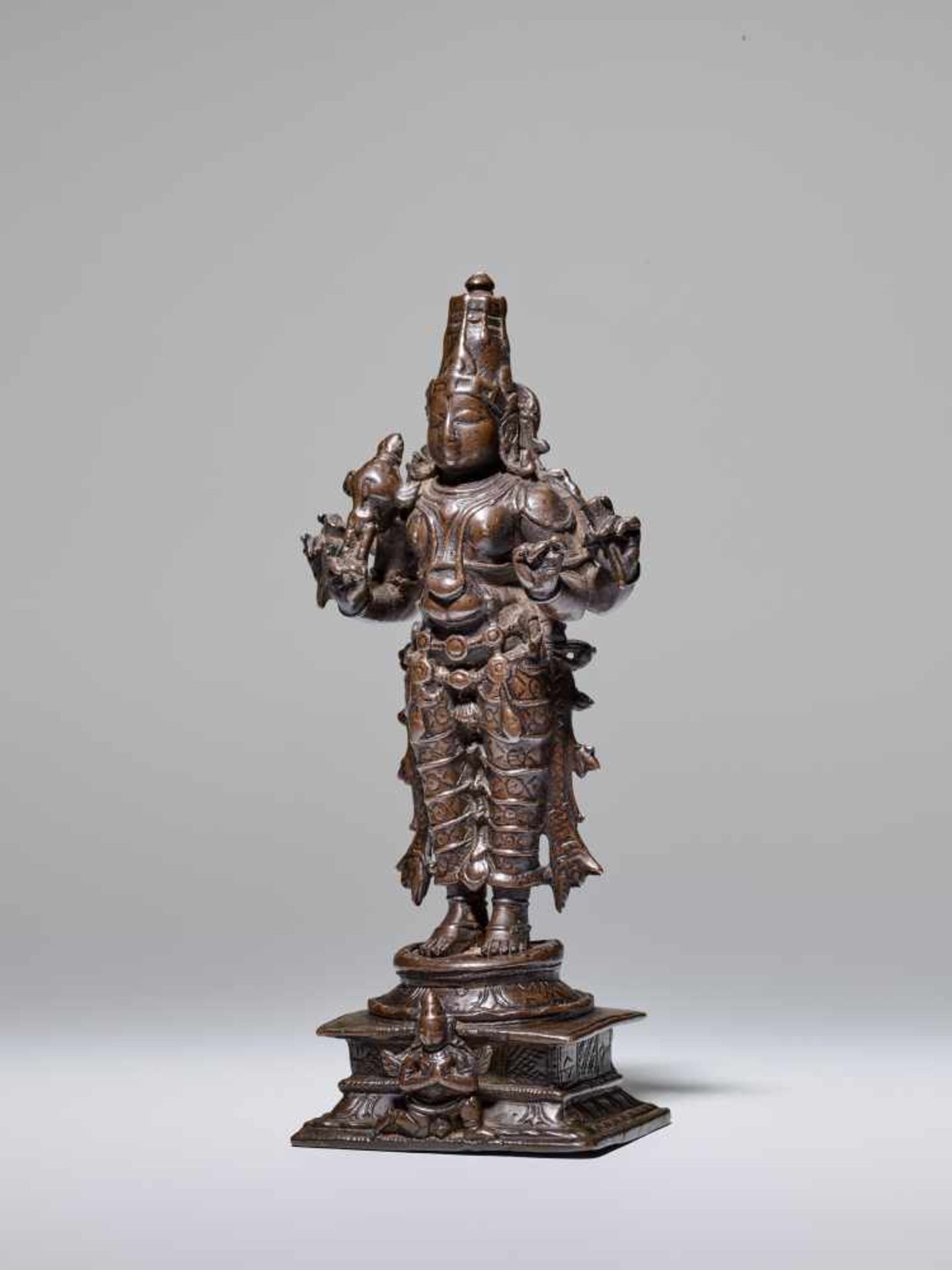 AN INDIAN COPPER BRONZE ALLOY FIGURE OF VISHNU, 18th – 19th CENTURY Cast and chased copper and - Image 2 of 7