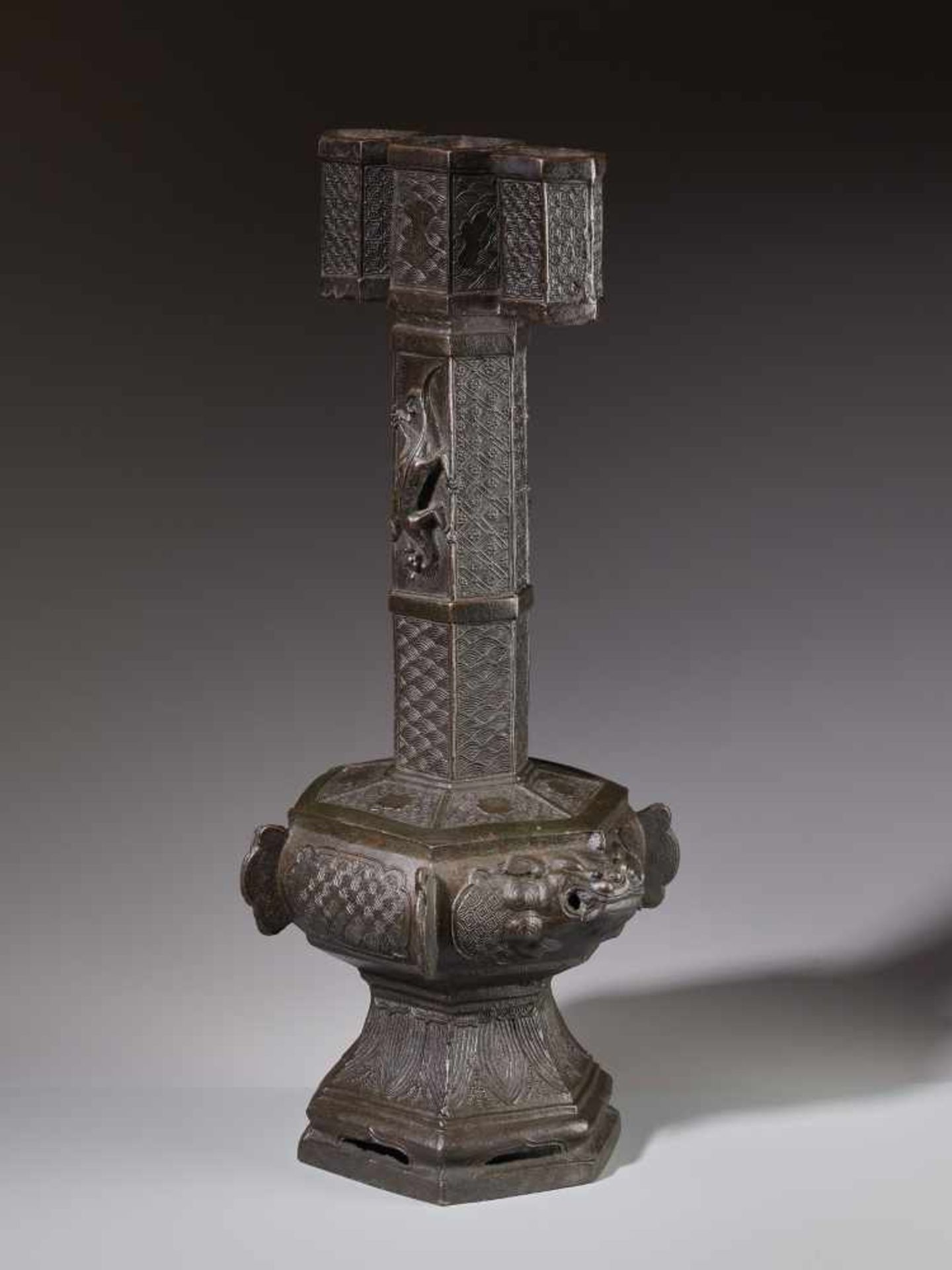 A LARGE BRONZE 'ARROW' VASE, TOUHU, MING DYNASTYMassively cast and incised hexagonal bronze vessel - Image 5 of 13