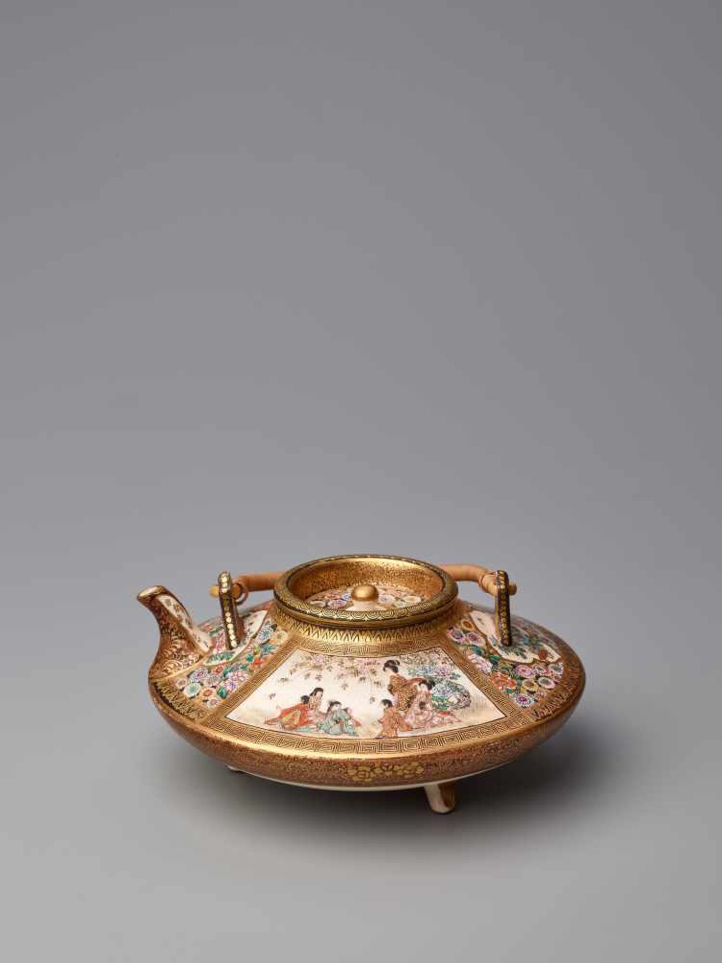 A LARGE AND FINE SATSUMA TEAPOT BY MATSUMOTO HOZANSatsuma ceramicJapan, late 19th- early 20th - Image 10 of 12