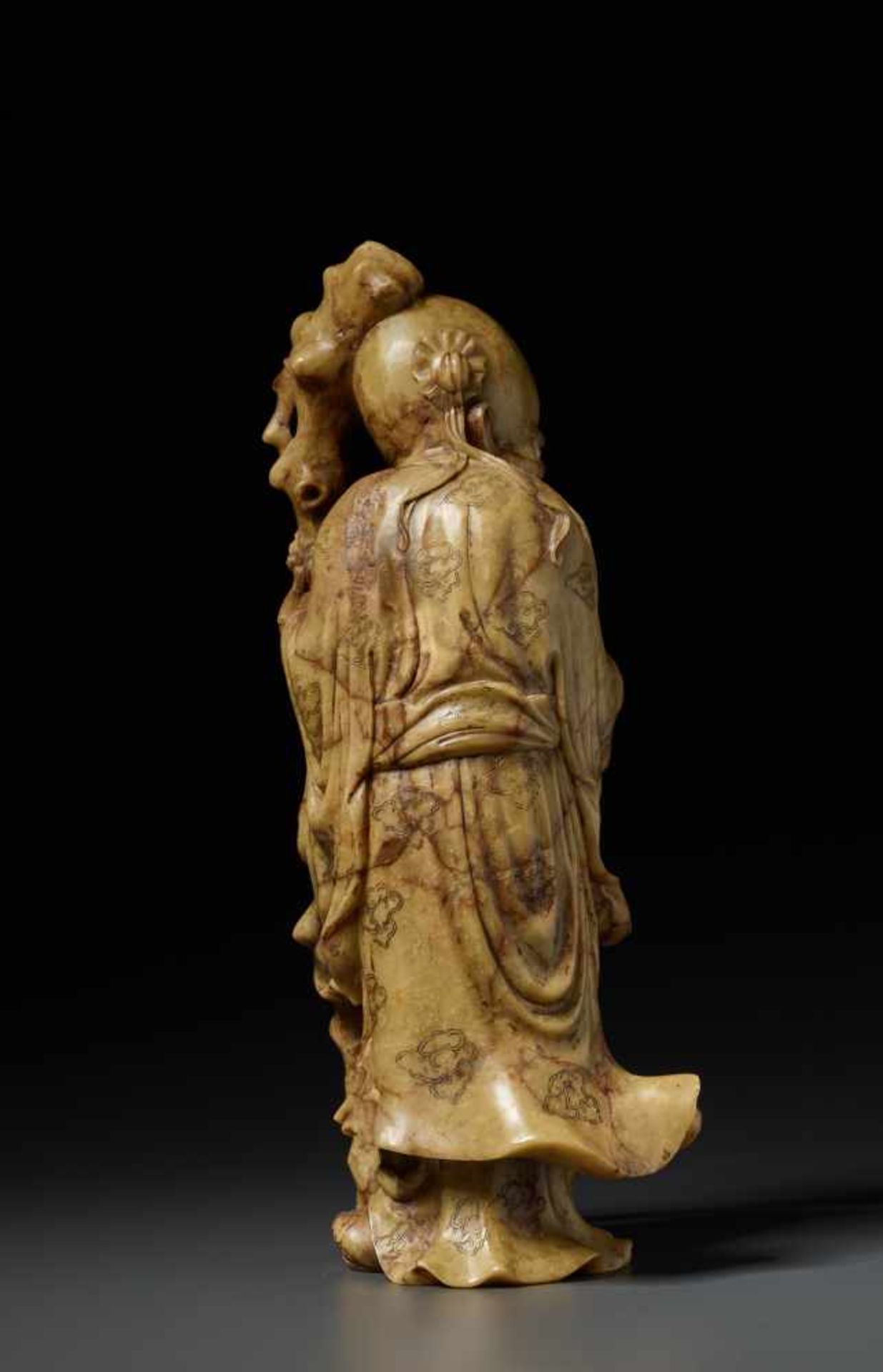 A SOAPSTONE FIGURE OF SHOULAO, QING DYNASTY, 19TH CENTURYThe beige stone finished with a refined - Image 6 of 9