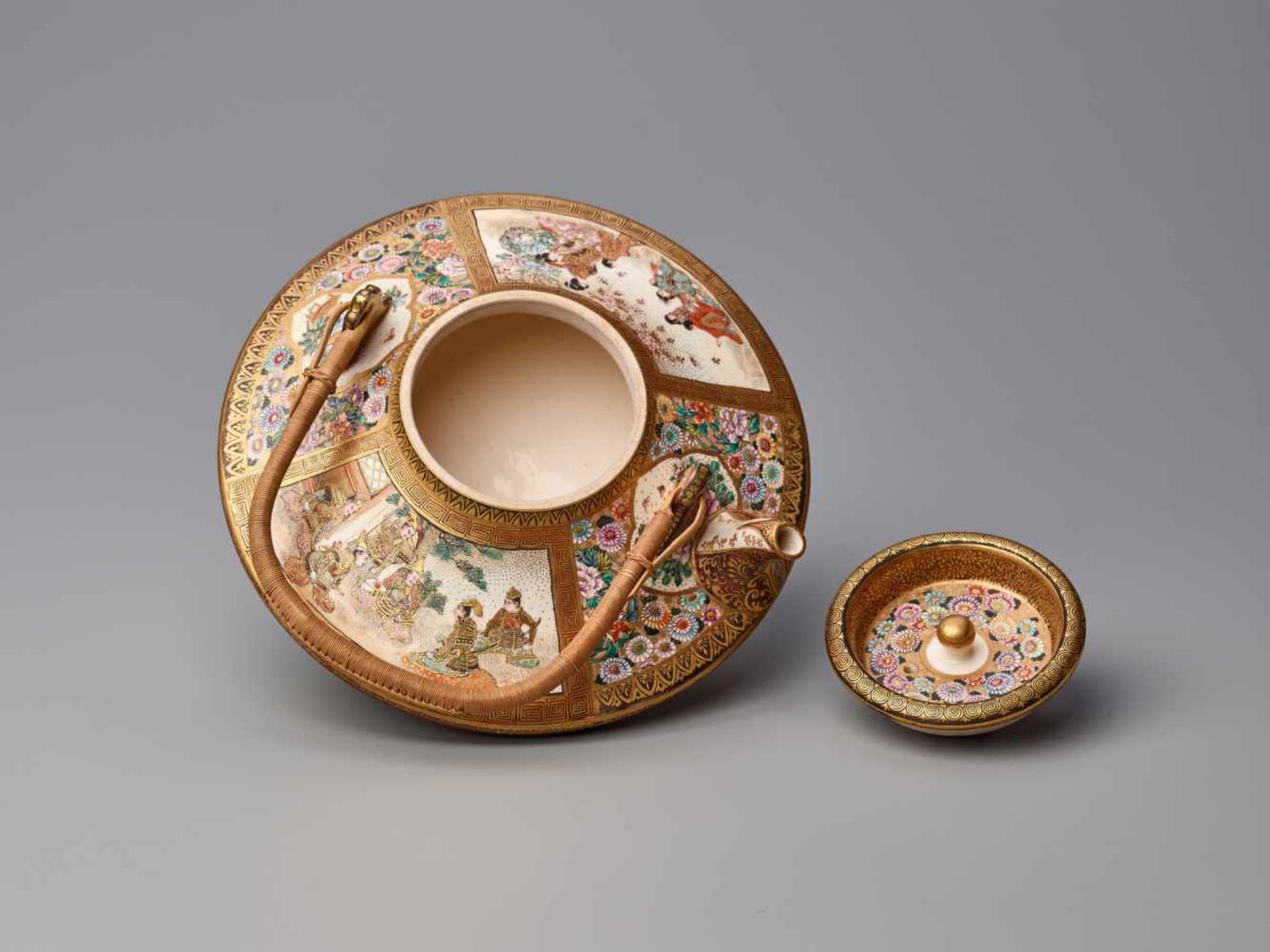 A LARGE AND FINE SATSUMA TEAPOT BY MATSUMOTO HOZANSatsuma ceramicJapan, late 19th- early 20th - Image 5 of 12