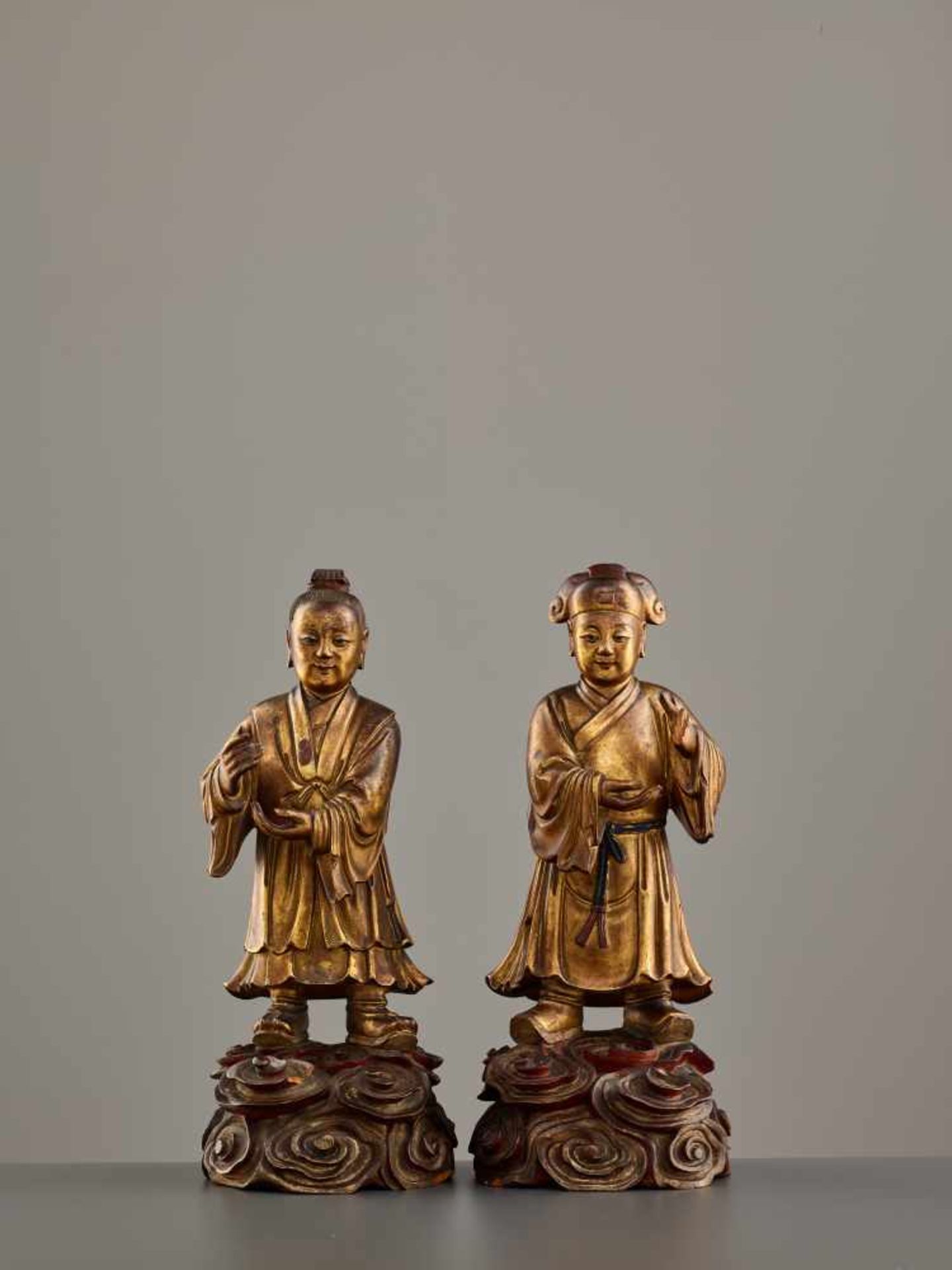 A PAIR OF WOOD AND LACQUER ‘TWIN IMMORTALS OF HARMONY’ FIGURES, 17th – 18th CENTURYEach carved