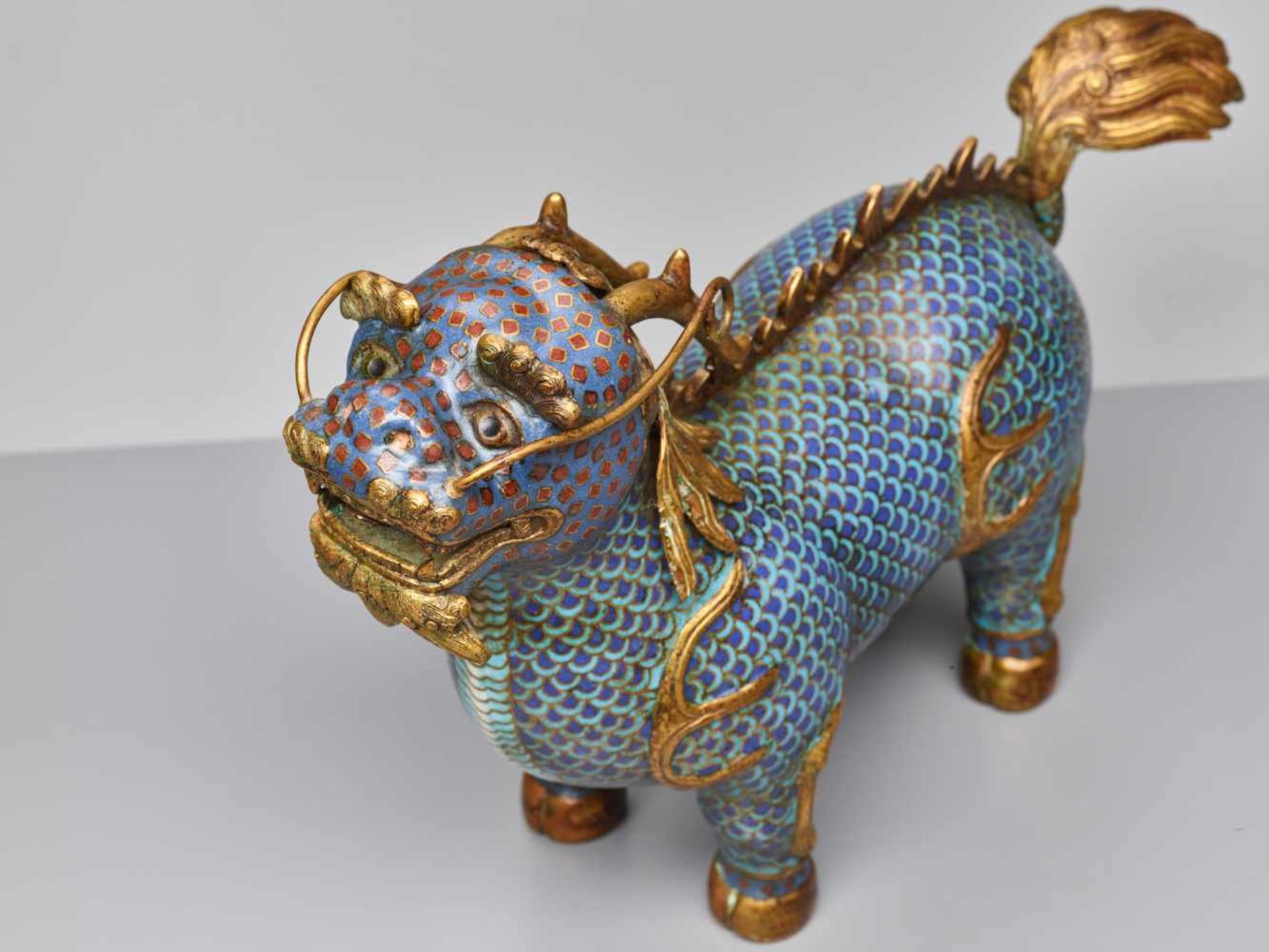 TWO CLOISONNÉ ENAMEL QILIN, QING DYNASTY The bronze bodies with polychrome cloisonné enamels and - Image 8 of 10