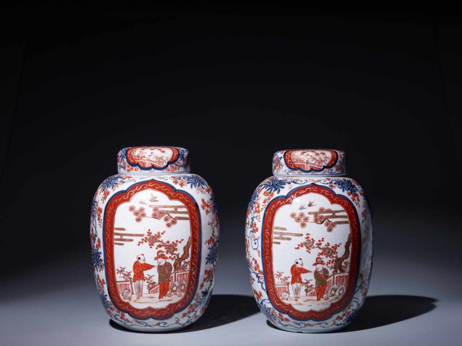 A PAIR OF IMARI PORCELAIN GINGER JARS WITH LIDSImari porcelainJapan, 1900s, Meiji period (1868- - Image 3 of 6