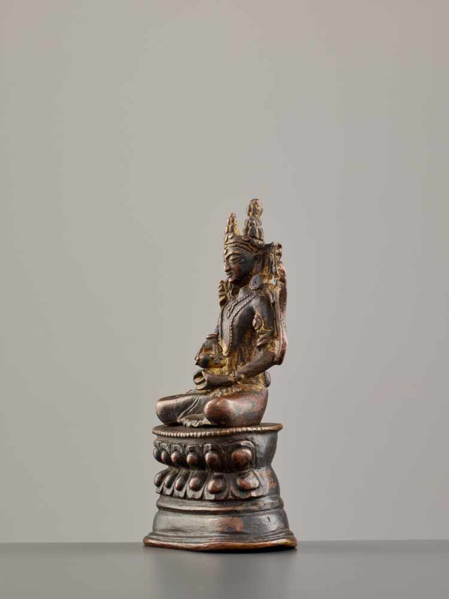 A NEPALESE BRONZE FIGURE OF BUDDHA AMITAYUS, 16th – 17th CENTURY Copper bronze alloy, black - Image 5 of 9