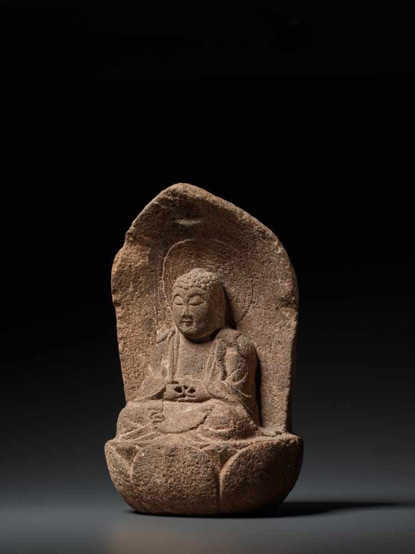 A MUROMACHI PERIOD STONE FIGURE OF BUDDHA AMIDA NYORAI Reddish-grey Sandstone, sculpted Japan, - Image 2 of 7