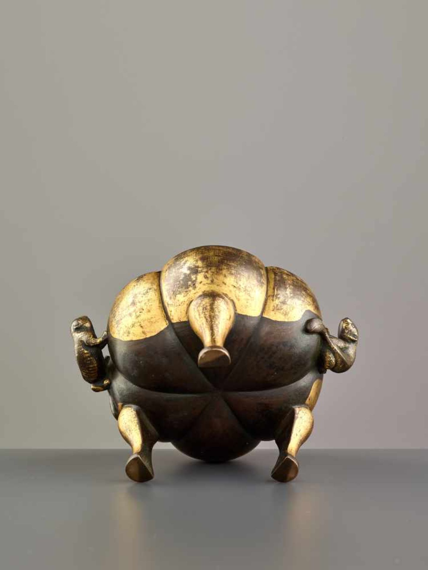 A PARCEL GILT TRIPOD CENSER WITH MONGOOSES, MING DYNASTY Parcel gilt copper bronze alloy, cast and - Image 7 of 9