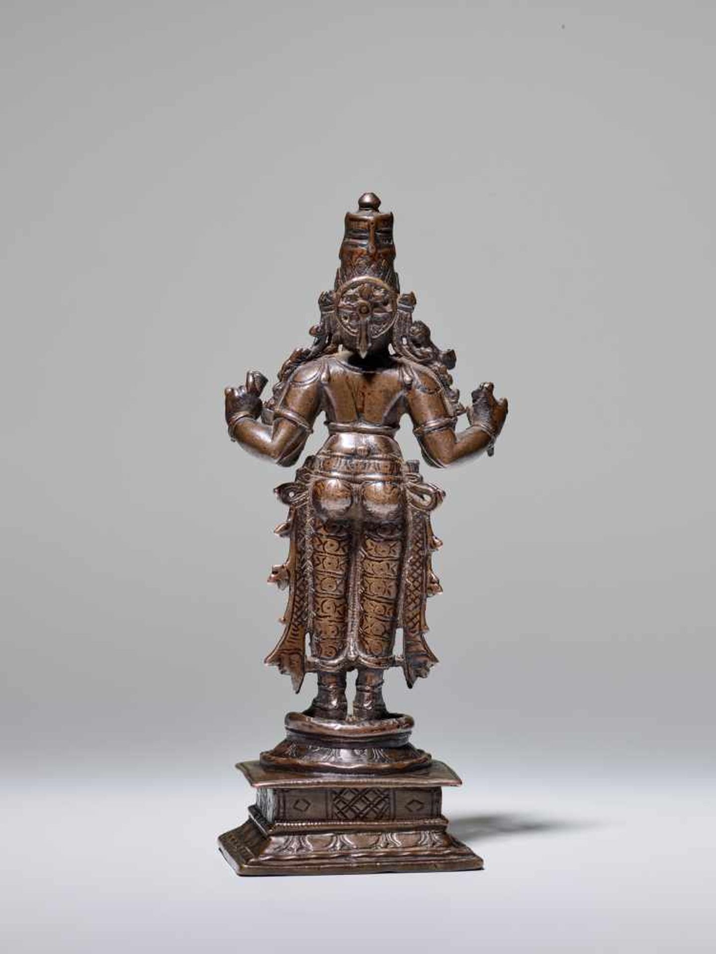 AN INDIAN COPPER BRONZE ALLOY FIGURE OF VISHNU, 18th – 19th CENTURY Cast and chased copper and - Image 6 of 7