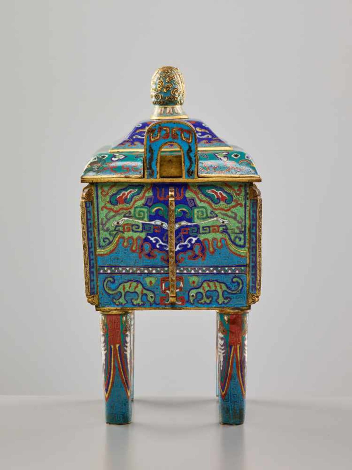 A CLOISONNÉ ENAMEL CENSER AND COVER, FANGDING, QING DYNASTYThe massively cast bronze vessel with - Image 8 of 15