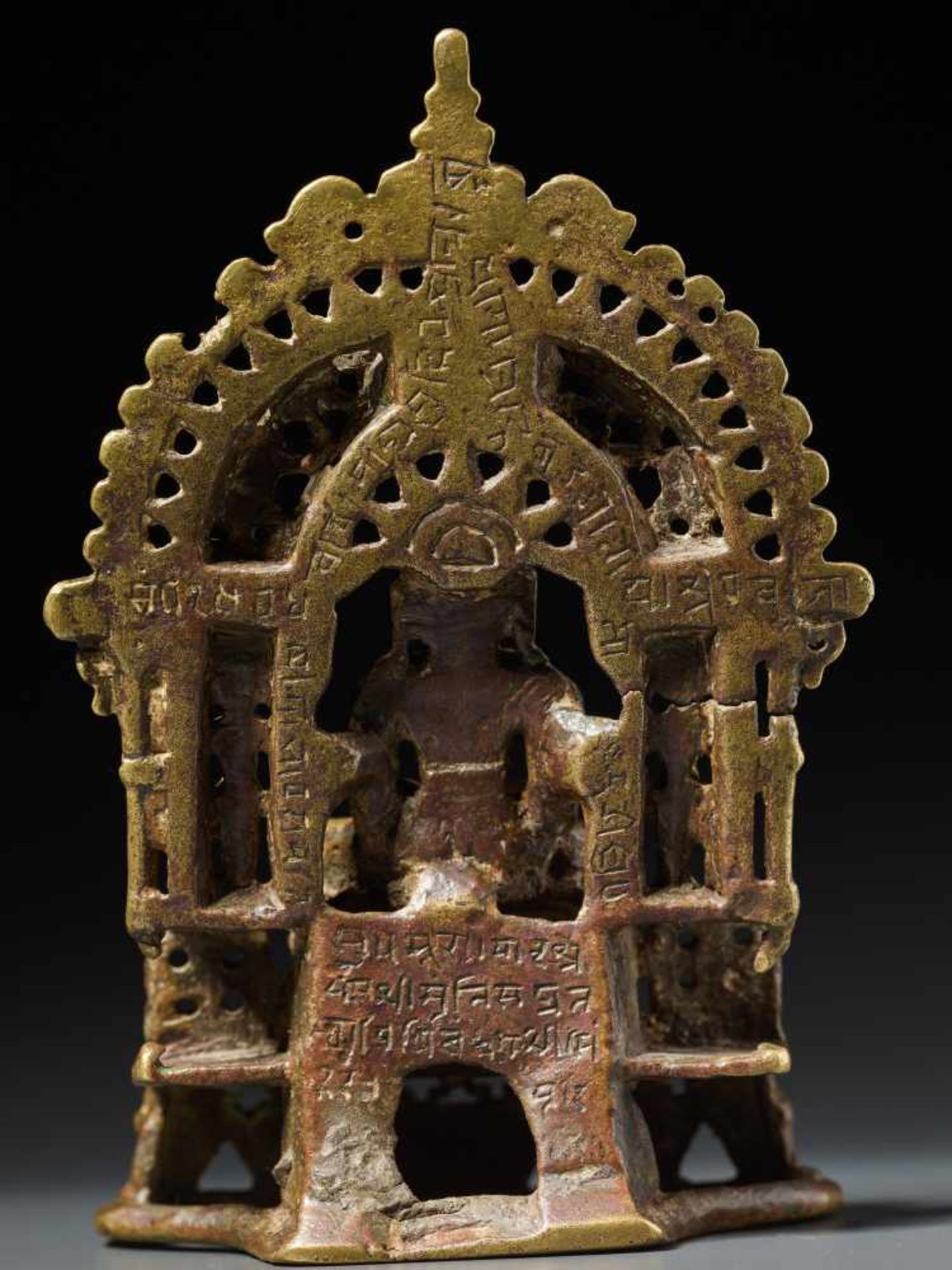 A SILVER AND COPPER INLAID JAIN BRASS SHRINE WITH MAHAVIRA, 15th – 16th CENTURY Brass with copper - Image 6 of 8