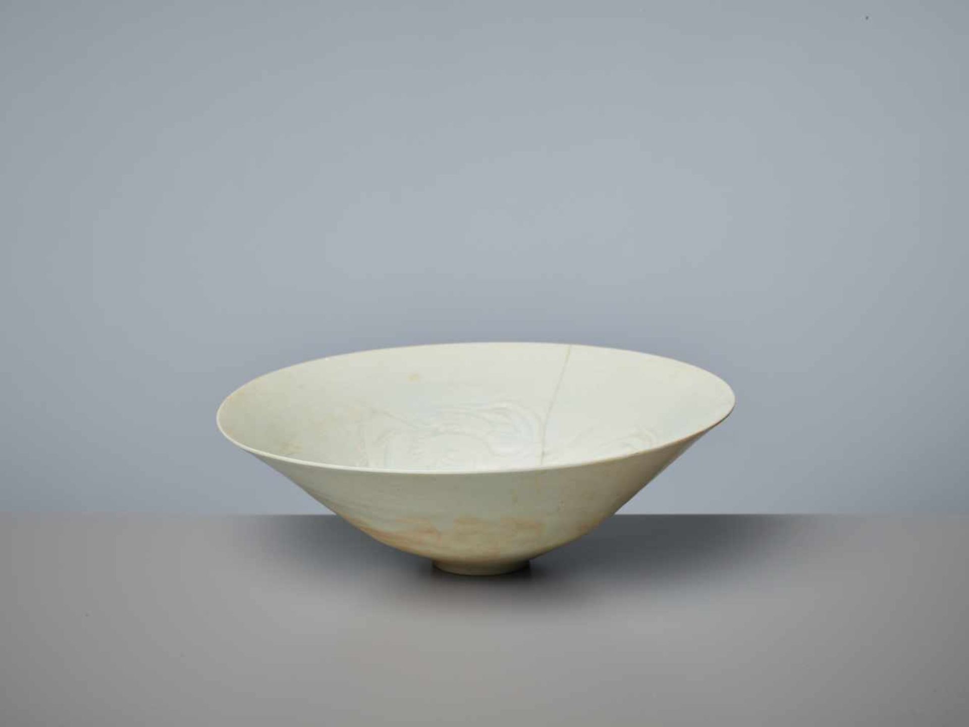 A CARVED QINGBAI BOWL, NORTHERN SONG DYNASTYThe thinly potted conical body with steep sides rising - Image 6 of 7