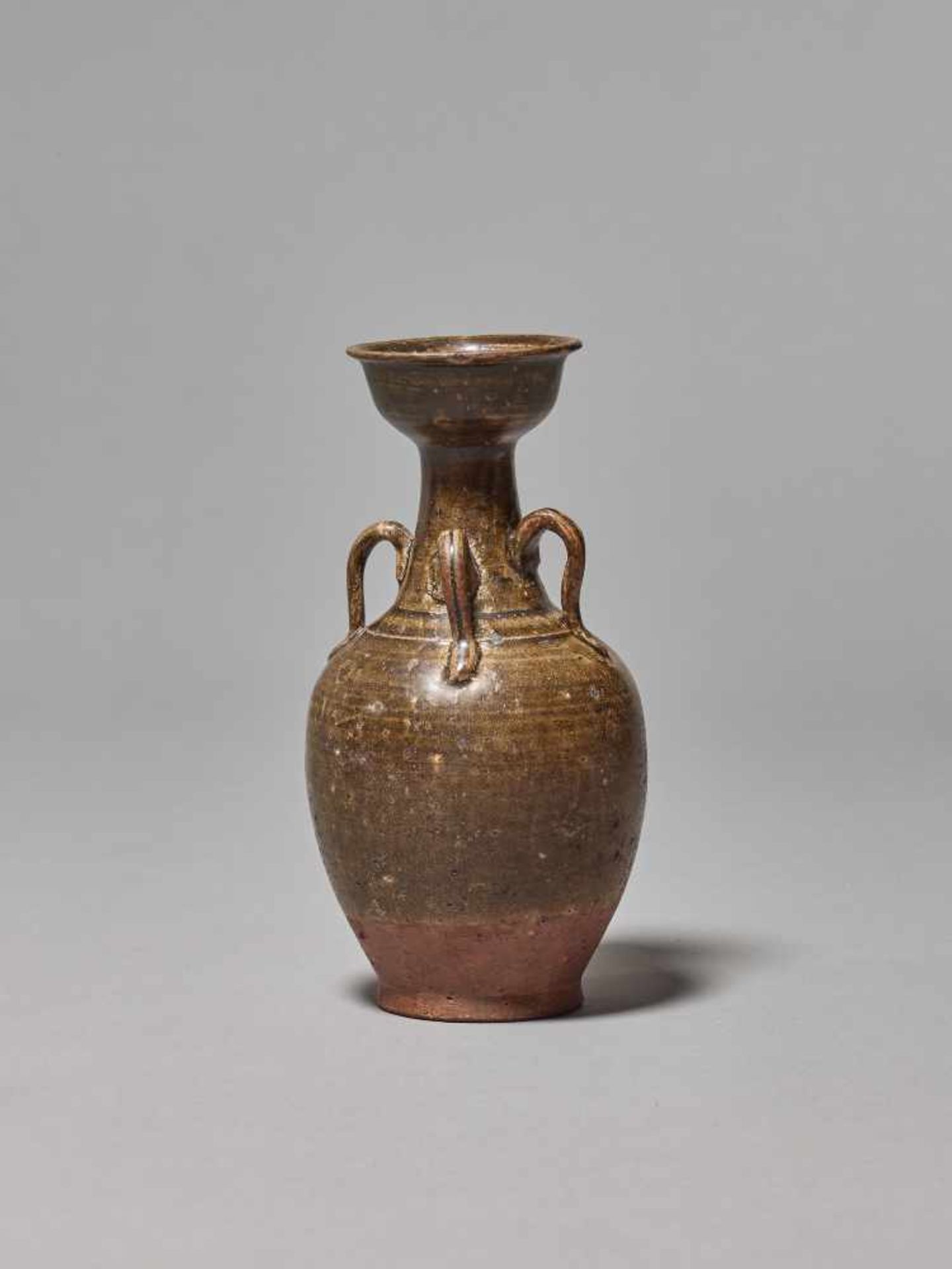 AN OLIVE-GREEN GLAZED CERAMIC BOTTLE VASE, TANG DYNASTYThe vessel sturdily potted, with four - Image 3 of 6