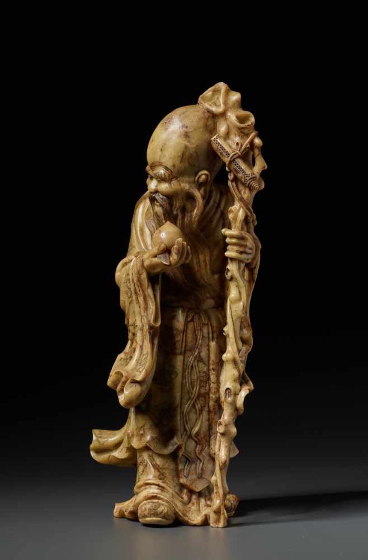 A SOAPSTONE FIGURE OF SHOULAO, QING DYNASTY, 19TH CENTURYThe beige stone finished with a refined - Image 4 of 9