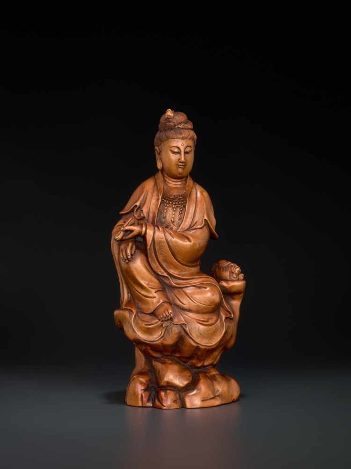 A CARVED QING DYNASTY BOXWOOD FIGURE OF GUANYIN Boxwood China, Qing Dynasty This masterly carved