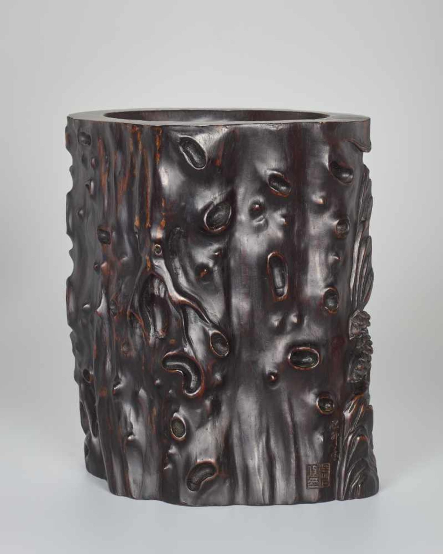 A LARGE ZITAN ‘TREE TRUNK’ BRUSHPOT WITH SCHOLARS, QING DYNASTY Carved Zitan wood, signed Wu Shi, - Image 2 of 11