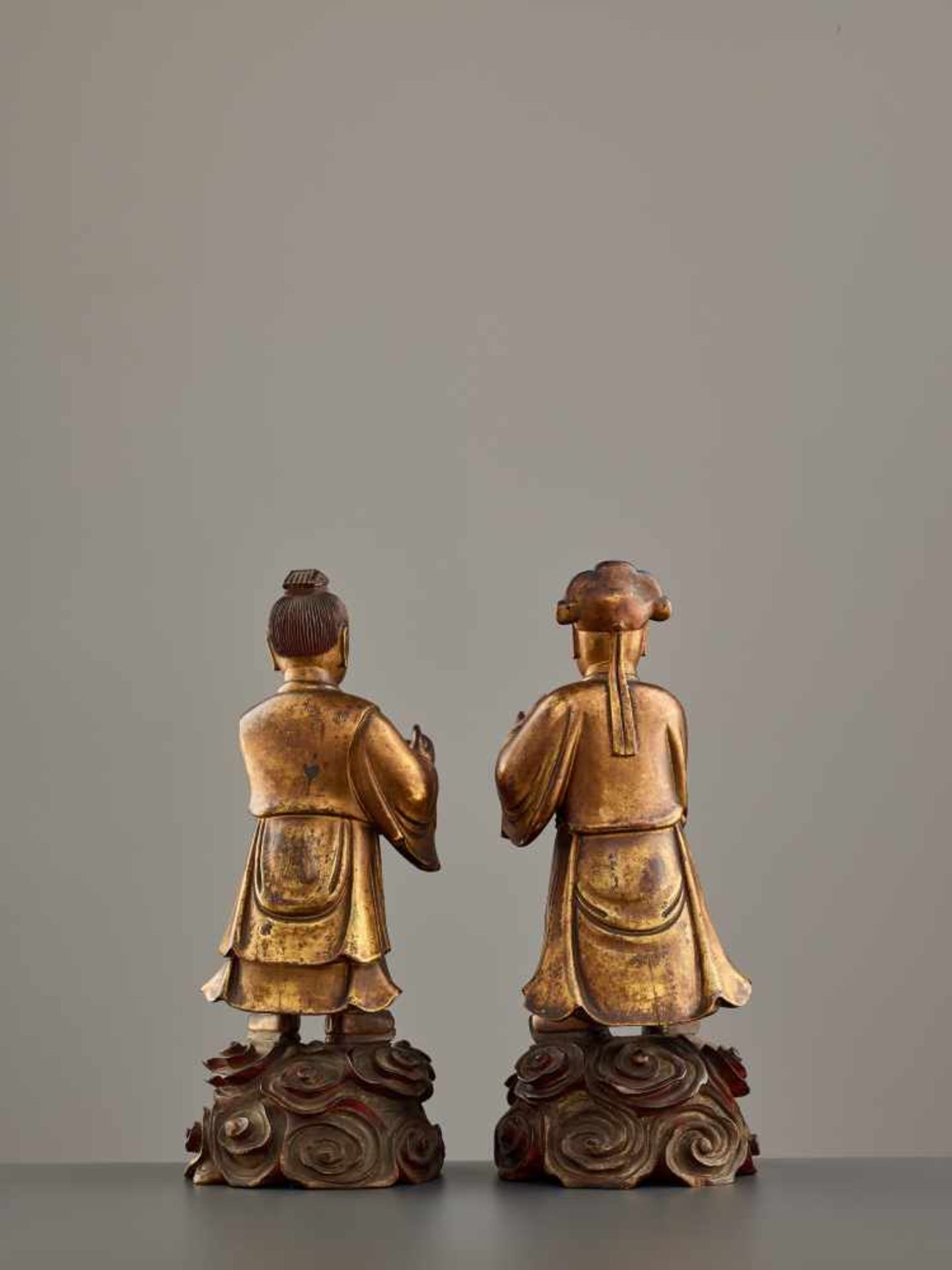 A PAIR OF WOOD AND LACQUER ‘TWIN IMMORTALS OF HARMONY’ FIGURES, 17th – 18th CENTURYEach carved - Image 6 of 13