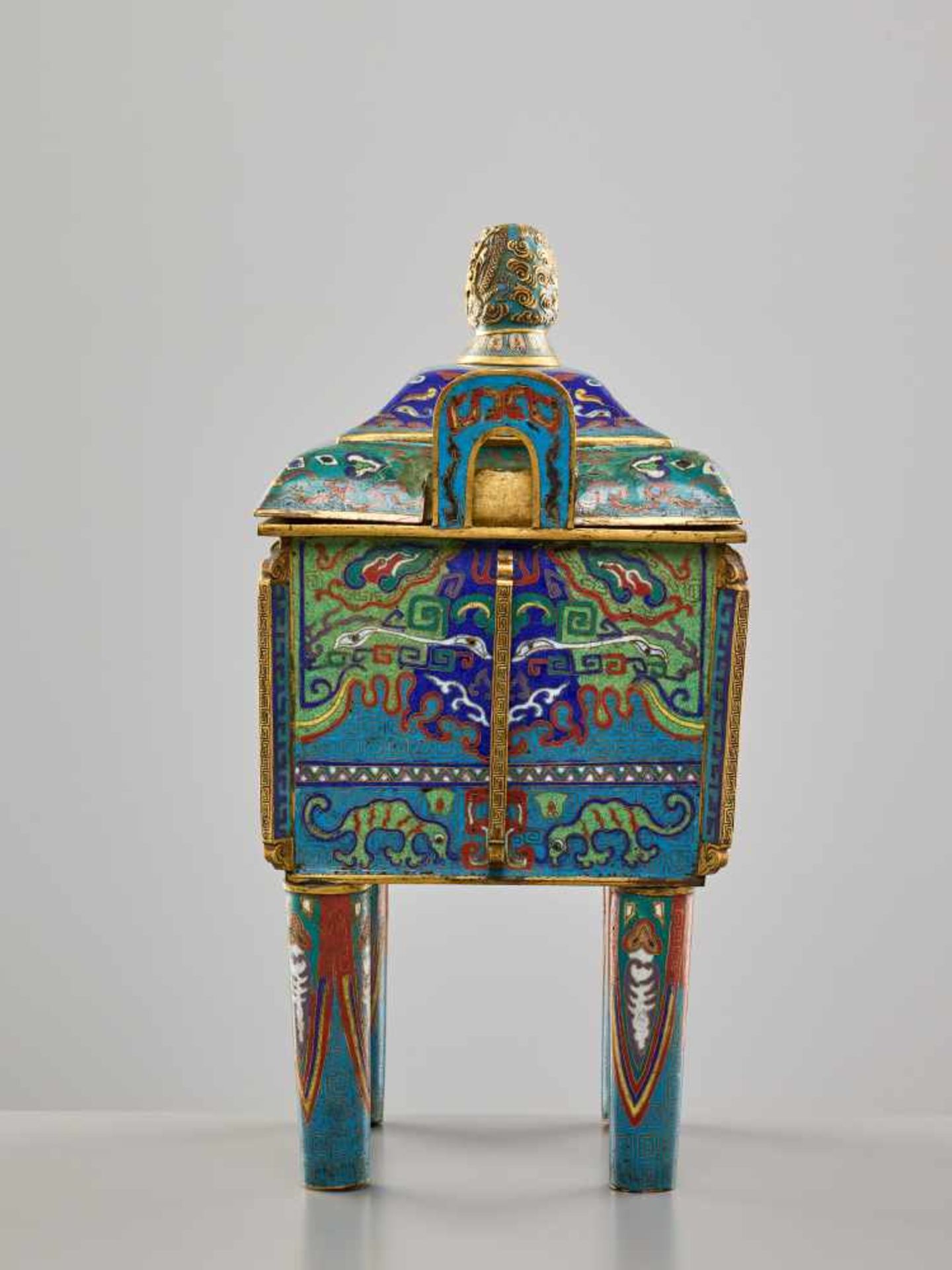 A CLOISONNÉ ENAMEL CENSER AND COVER, FANGDING, QING DYNASTYThe massively cast bronze vessel with - Image 9 of 15