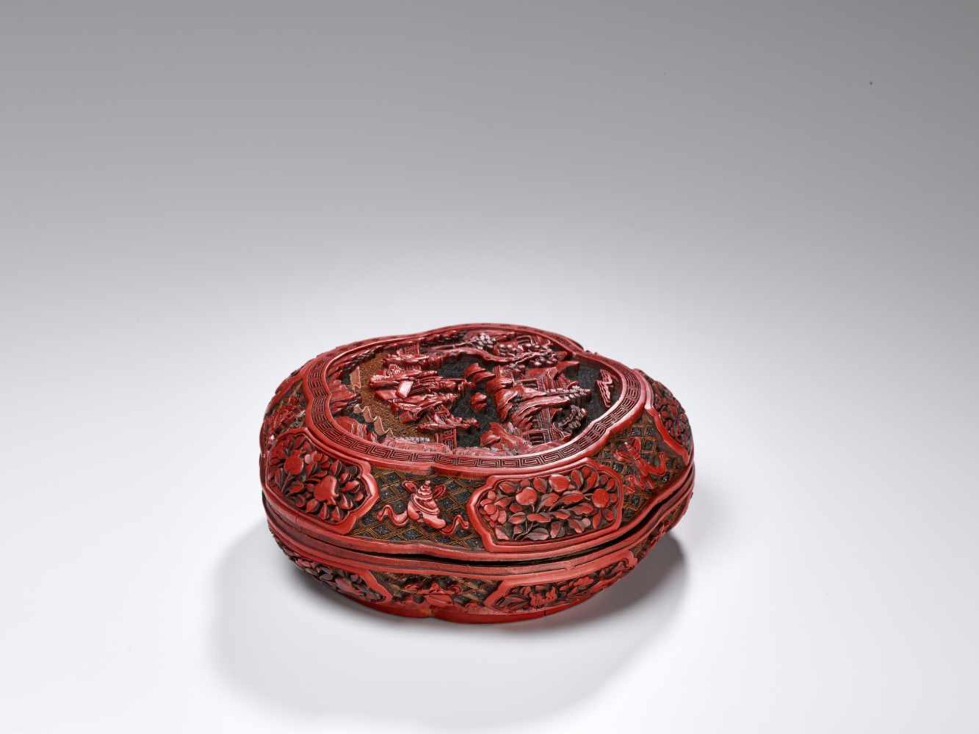 A VERY RARE CARVED THREE-COLOR LACQUER LOBED BOX AND COVER, QIANLONG Carved lacquer in high relief - Image 4 of 14