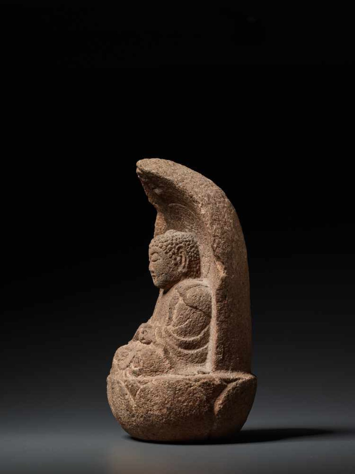 A MUROMACHI PERIOD STONE FIGURE OF BUDDHA AMIDA NYORAI Reddish-grey Sandstone, sculpted Japan, - Image 5 of 7