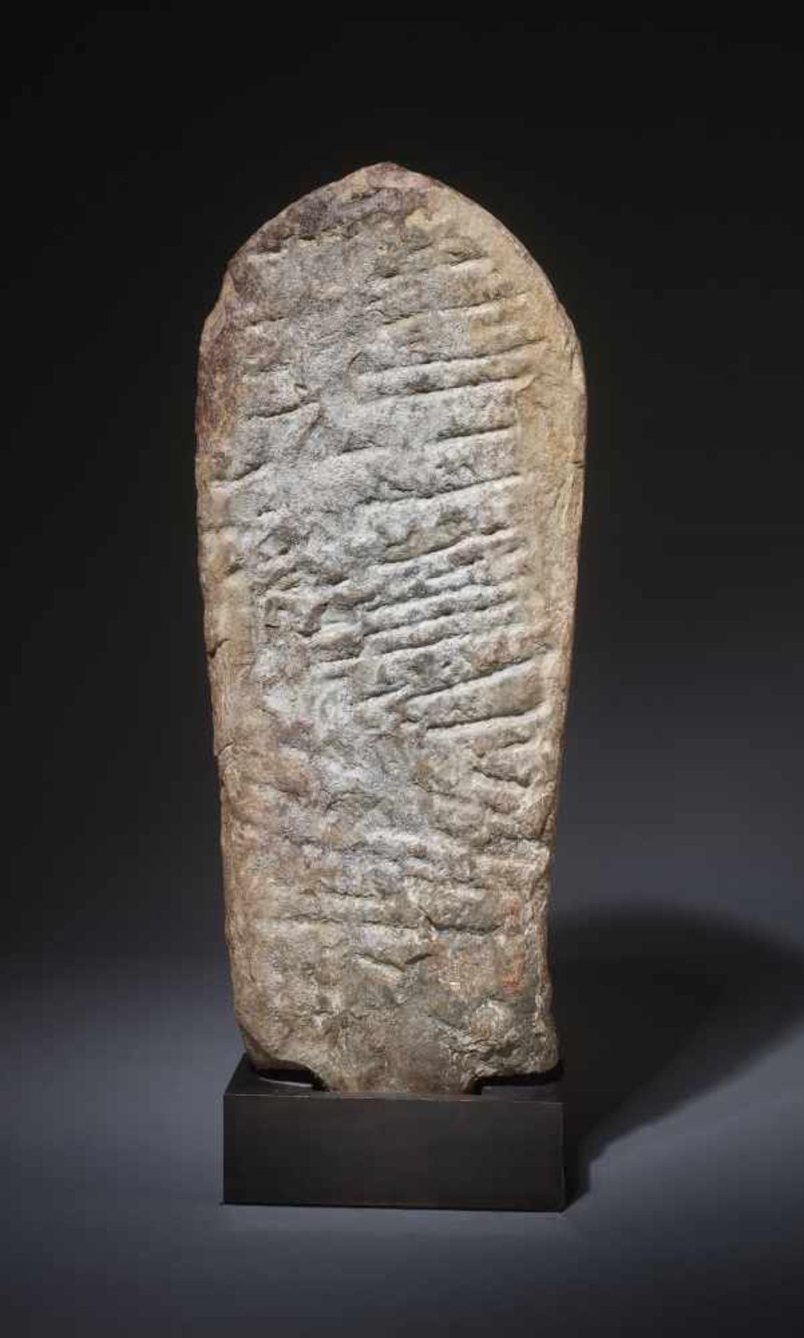 A LARGE AND IMPORTANT LIMESTONE STELE OF A DEVI, NEPAL, 14th – 15th CENTURY Limestone, sculpted, - Image 4 of 11