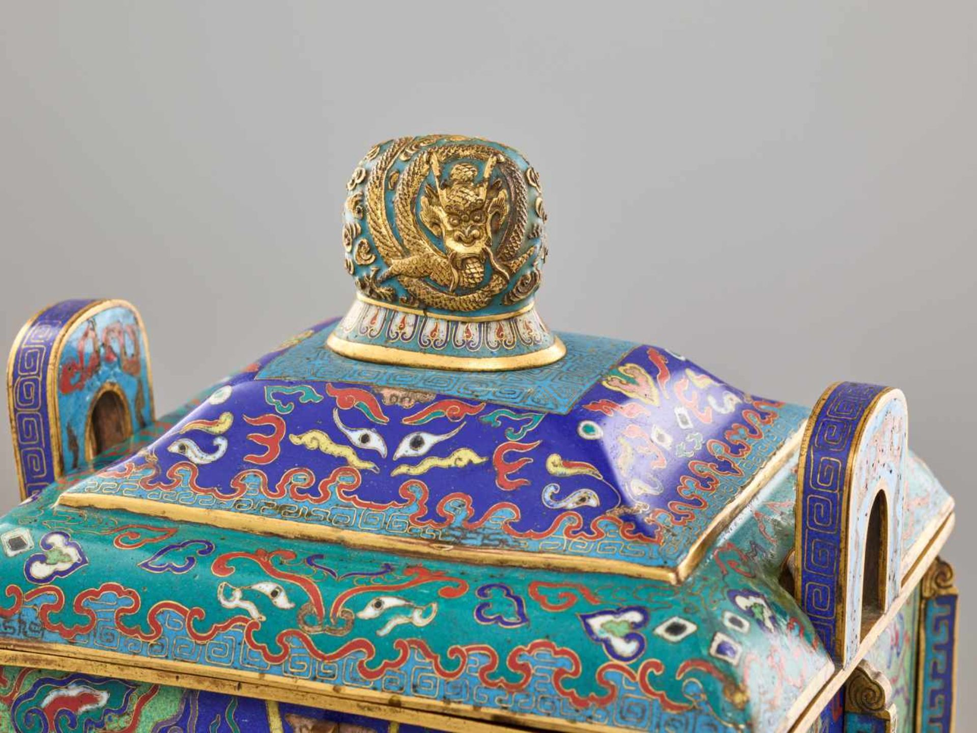 A CLOISONNÉ ENAMEL CENSER AND COVER, FANGDING, QING DYNASTYThe massively cast bronze vessel with - Image 5 of 15