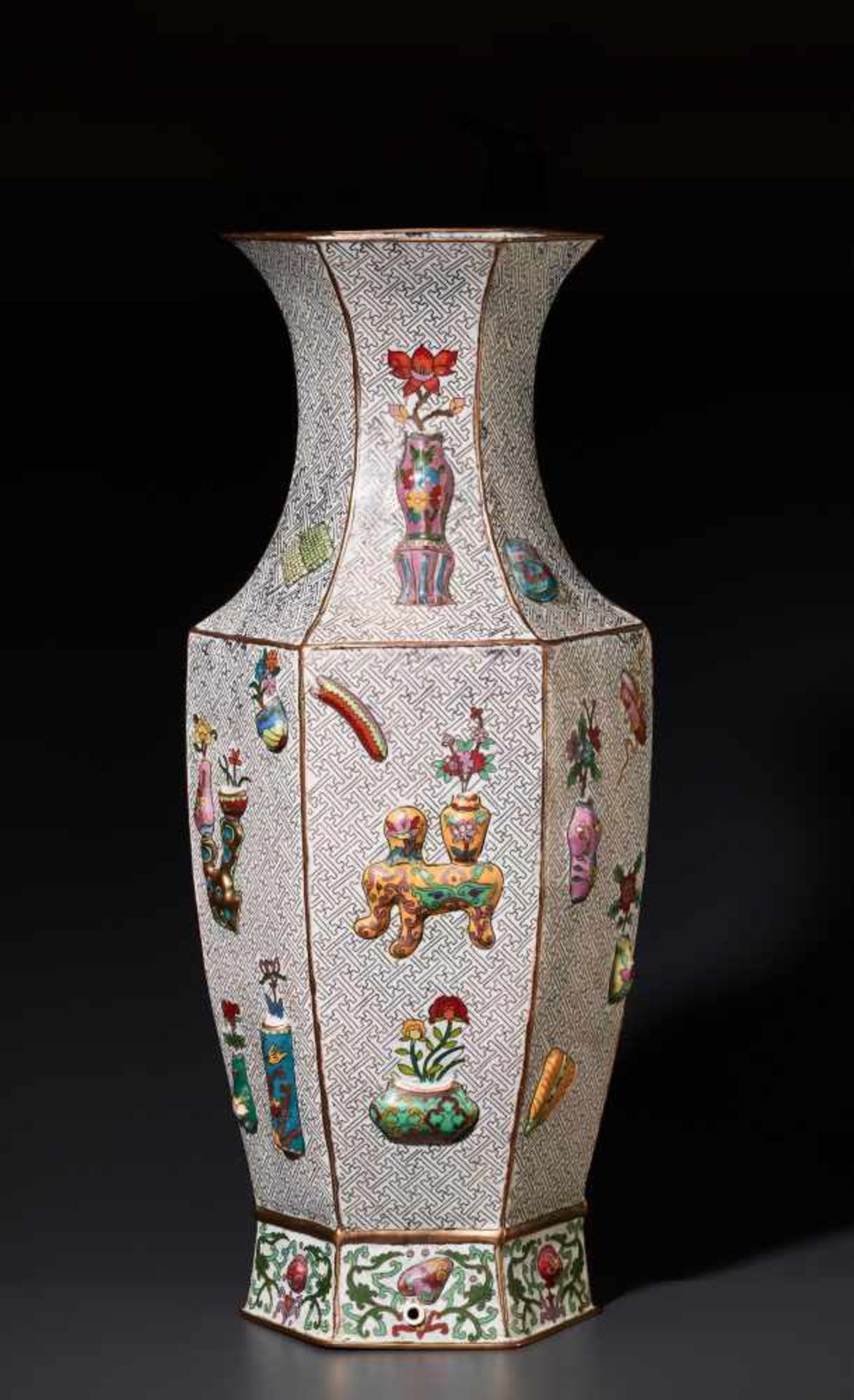 A LARGE MOLDED CLOISONNE FLOOR VASE WITH LITERATI TREASURES, QING DYNASTY Cloisonné enamel on - Image 4 of 8