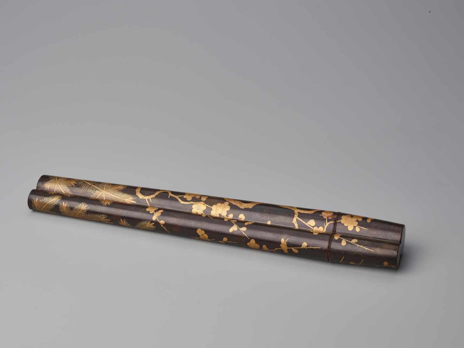 A LARGE LACQUERED SAGEMONO FOR CALLIGRAPHY EQUIPMENTLacquered woodJapan, Meiji period (1868-1912) - Image 2 of 7