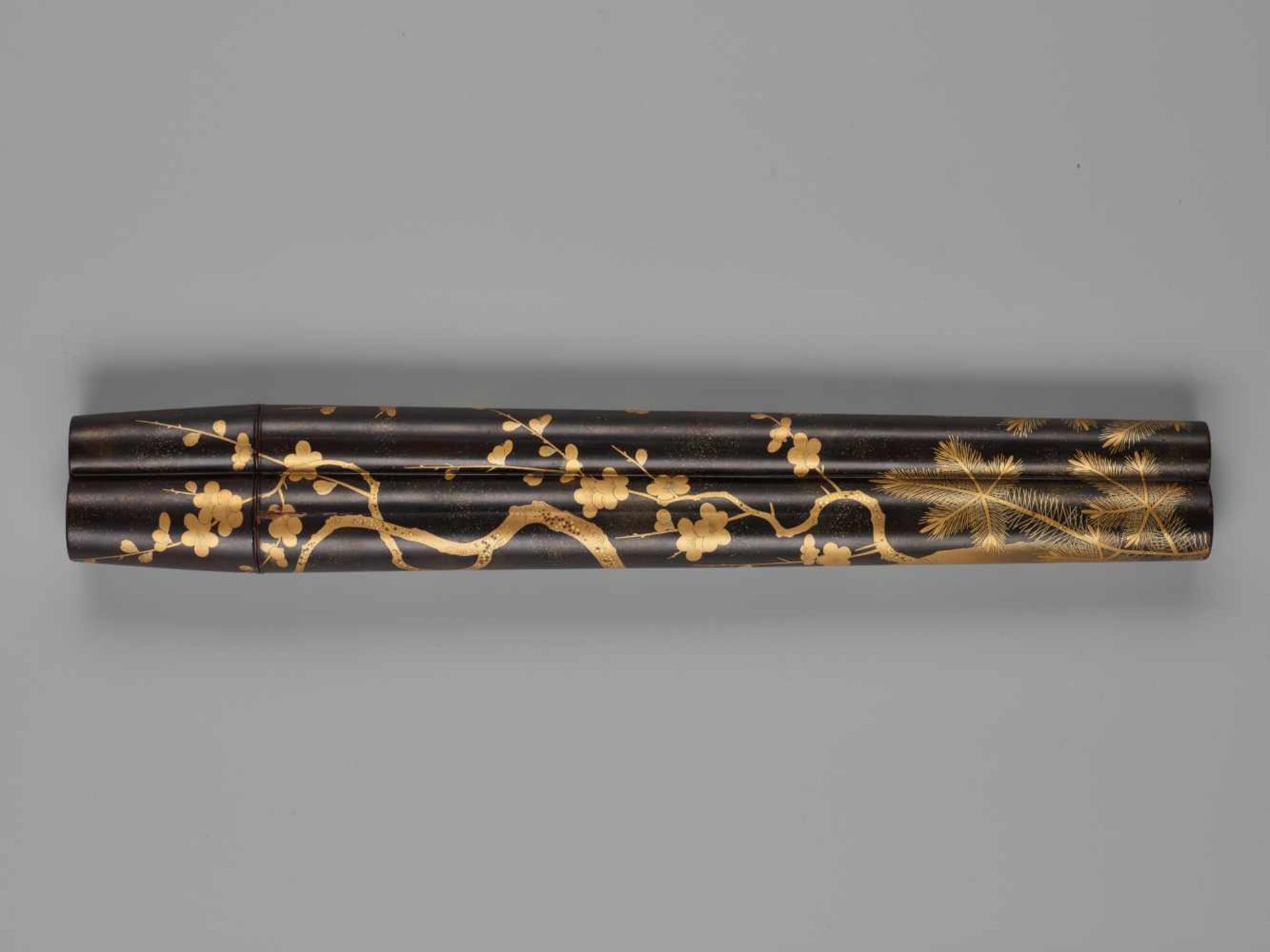 A LARGE LACQUERED SAGEMONO FOR CALLIGRAPHY EQUIPMENTLacquered woodJapan, Meiji period (1868-1912) - Image 7 of 7