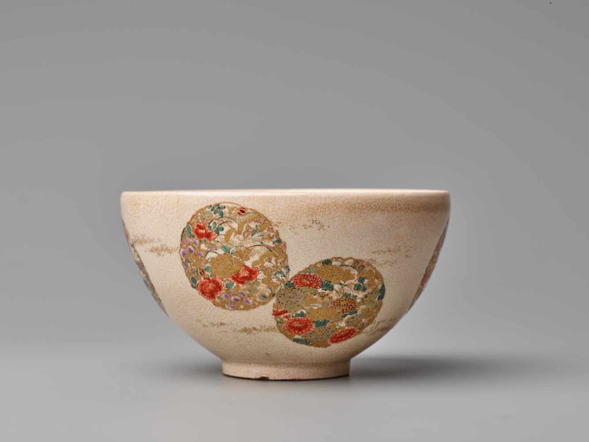 A JAPANESE SATSUMA BOWL WITH FLOWER CRESTSSatsuma ceramicJapan, late 19th century, Meiji period ( - Image 5 of 8