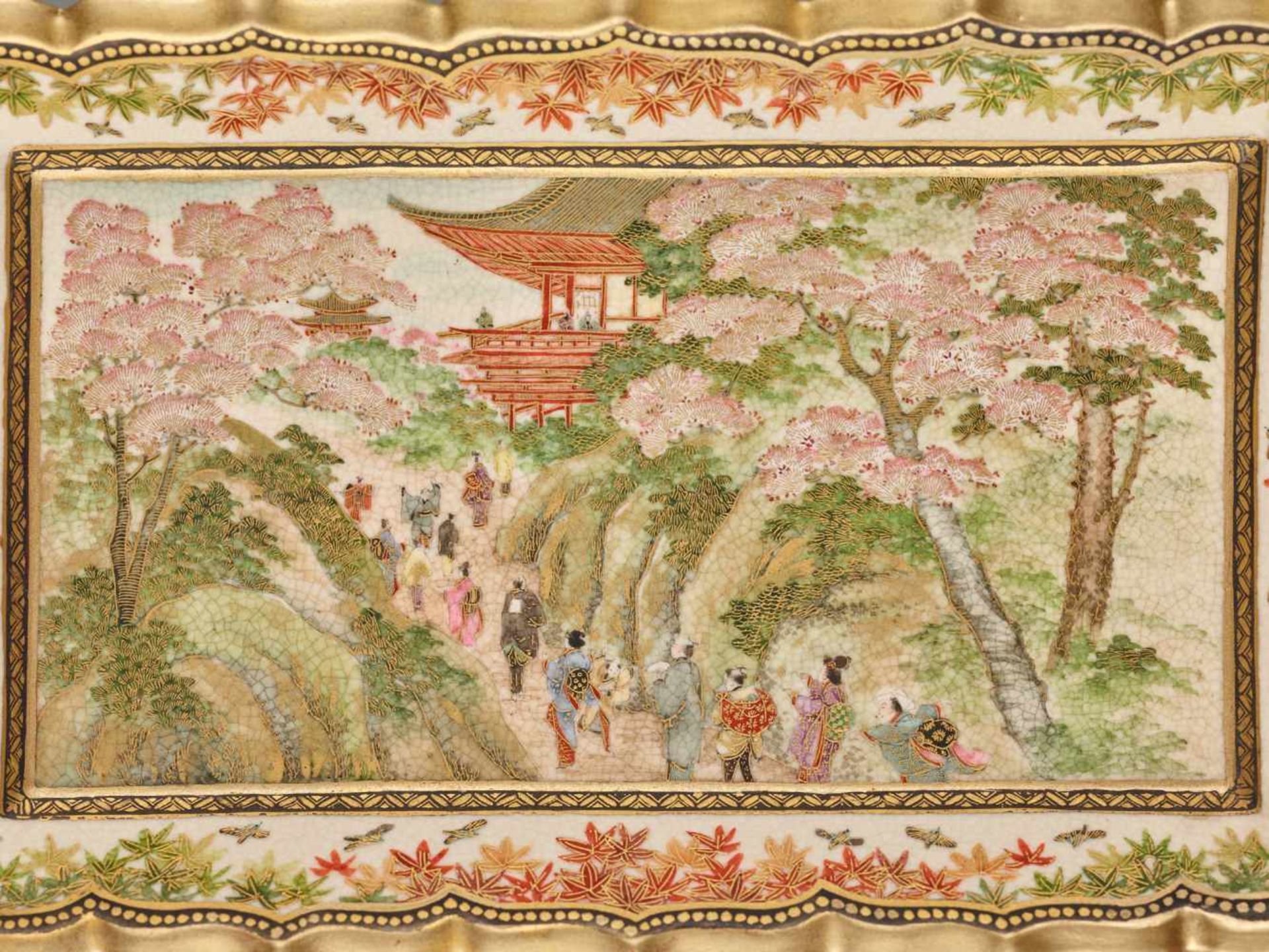 A FINE SATSUMA TRAY BY SENZANSatsuma ceramicJapan, late 19th century, Meiji period (1868-1912)The - Image 3 of 11