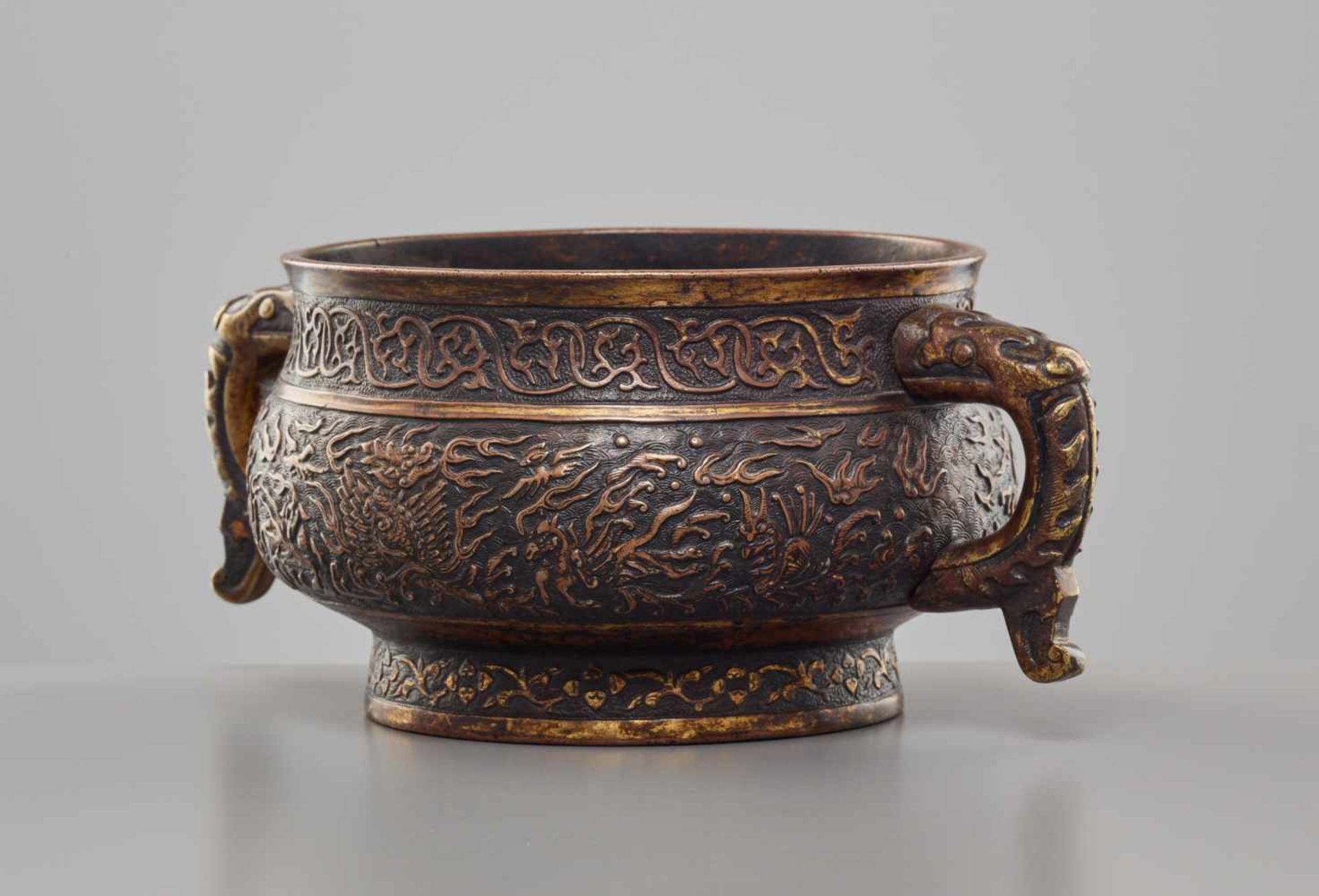 A LARGE PARCEL-GILT BRONZE CENSER, GUI, WANLI PERIOD, HU WENMING MARK THIS LOT IS PUBLISHED in - Image 5 of 13