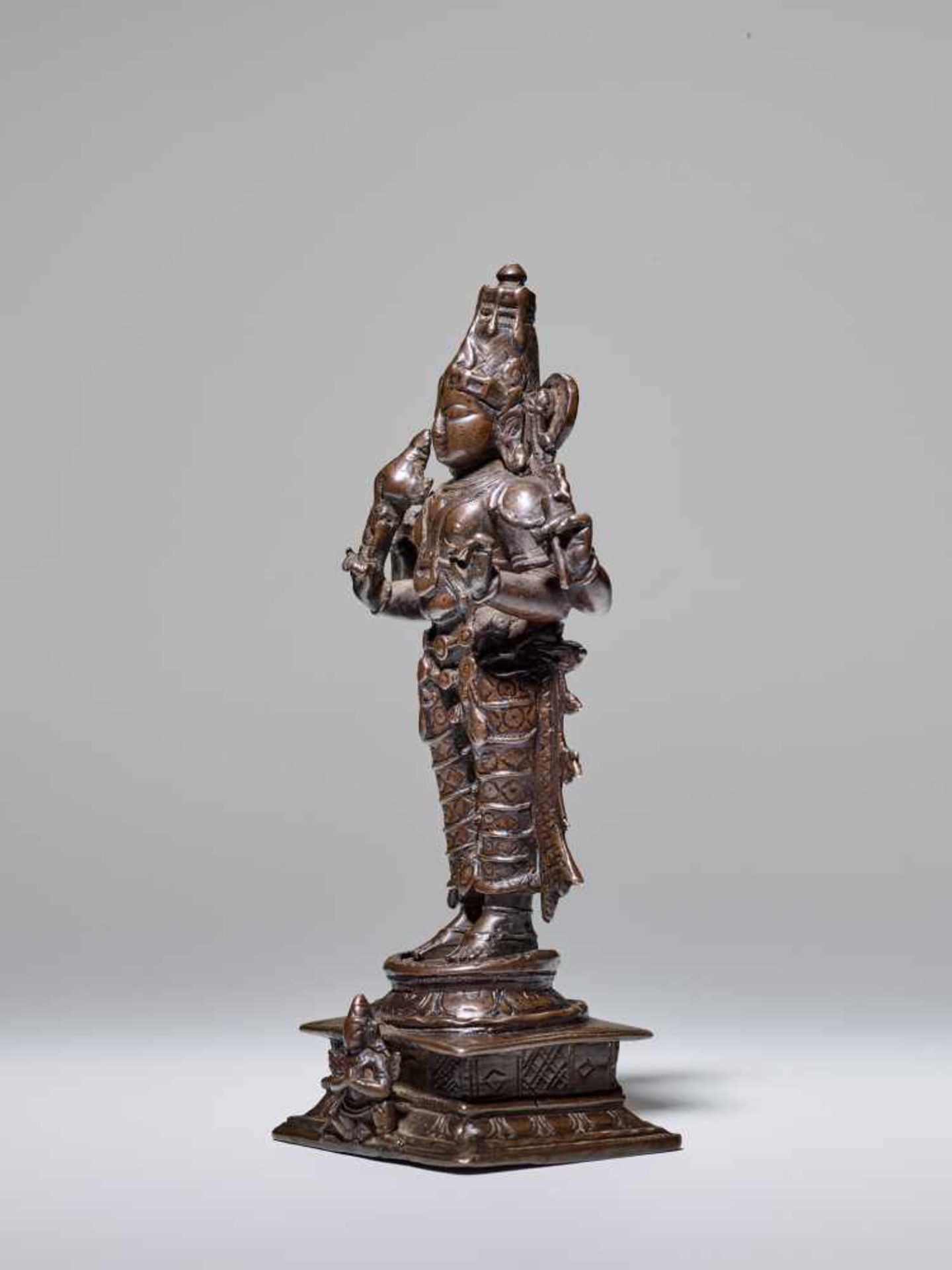 AN INDIAN COPPER BRONZE ALLOY FIGURE OF VISHNU, 18th – 19th CENTURY Cast and chased copper and - Image 5 of 7