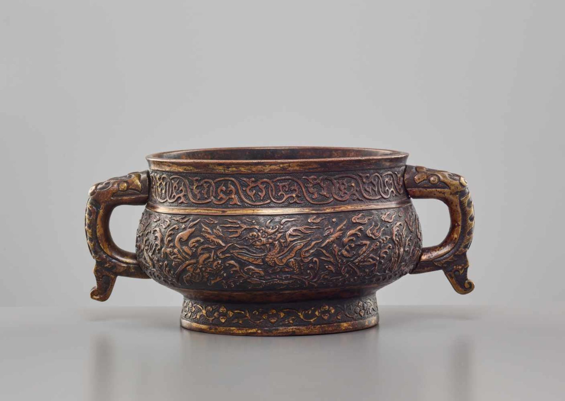 A LARGE PARCEL-GILT BRONZE CENSER, GUI, WANLI PERIOD, HU WENMING MARK THIS LOT IS PUBLISHED in - Image 2 of 13