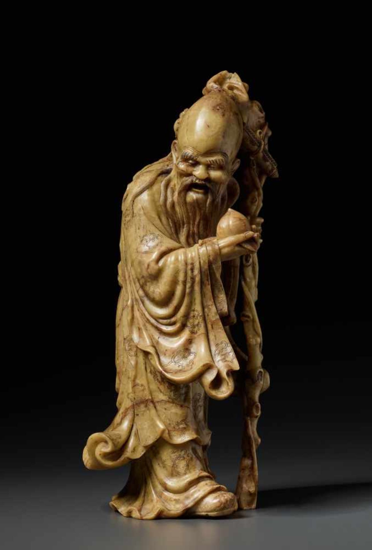 A SOAPSTONE FIGURE OF SHOULAO, QING DYNASTY, 19TH CENTURYThe beige stone finished with a refined - Image 2 of 9