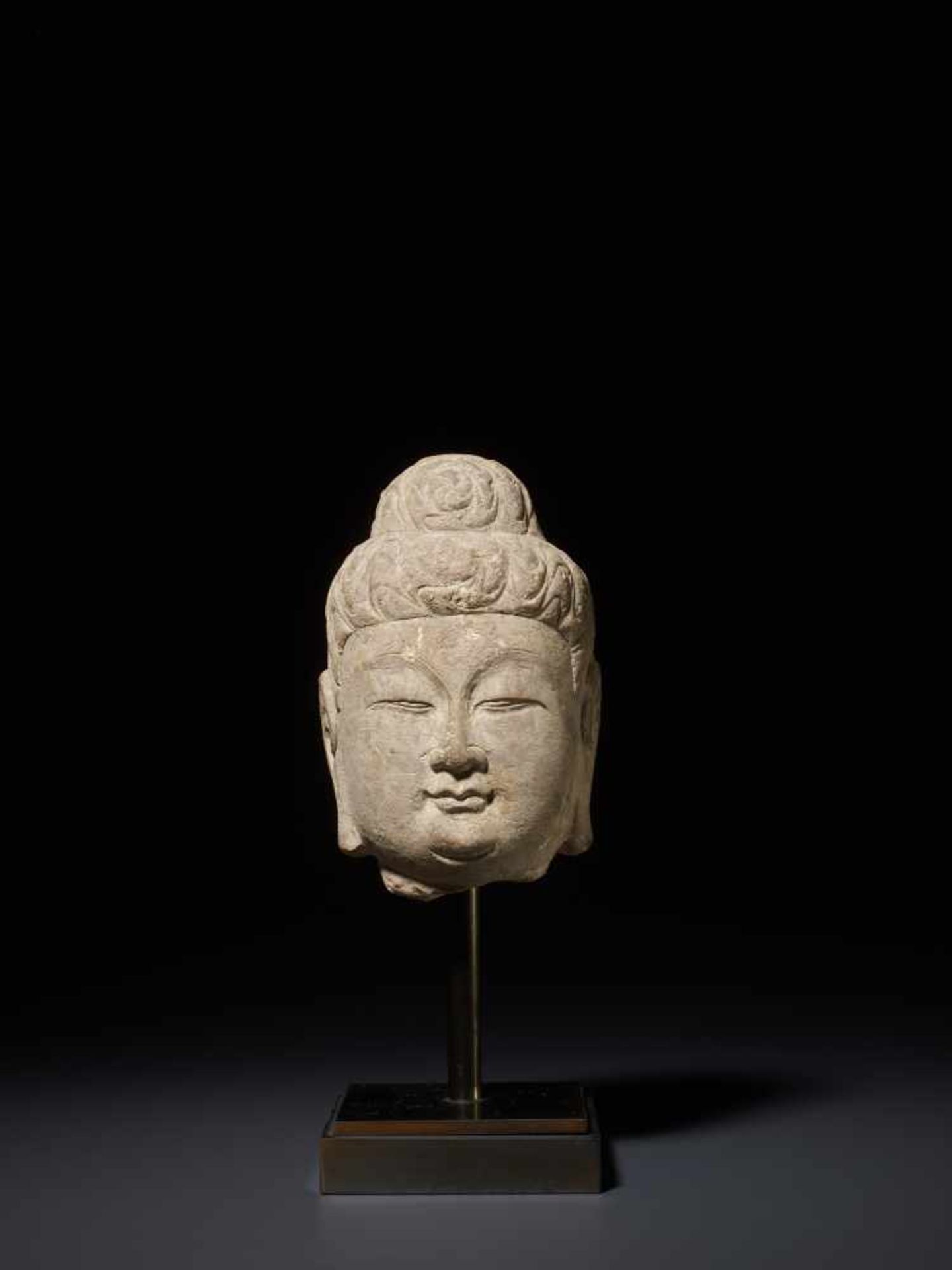 A SONG - YUAN DYNASTY SCHIST HEAD OF GUANYIN Schist, comes with modern metal standChina, Song / Yuan