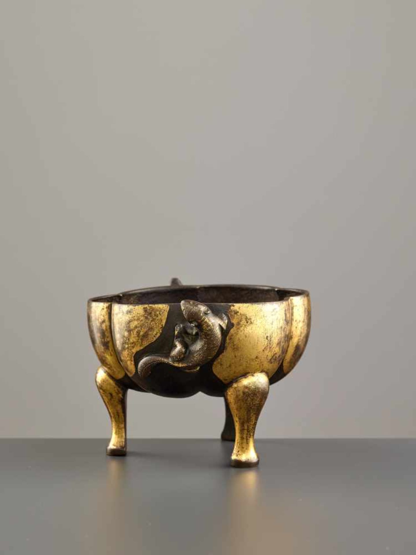 A PARCEL GILT TRIPOD CENSER WITH MONGOOSES, MING DYNASTY Parcel gilt copper bronze alloy, cast and - Image 5 of 9